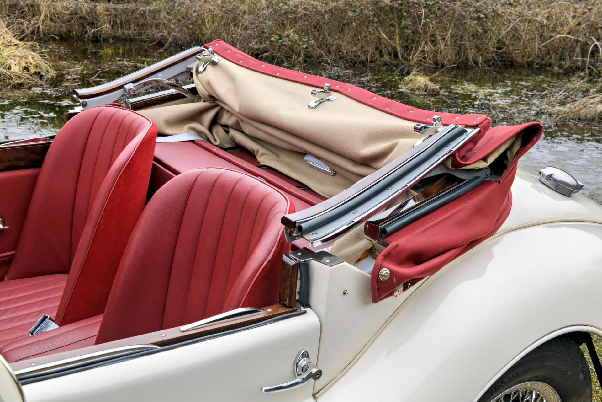 1953 Jaguar XK 120 - SE Drophead Coupe, foto 4