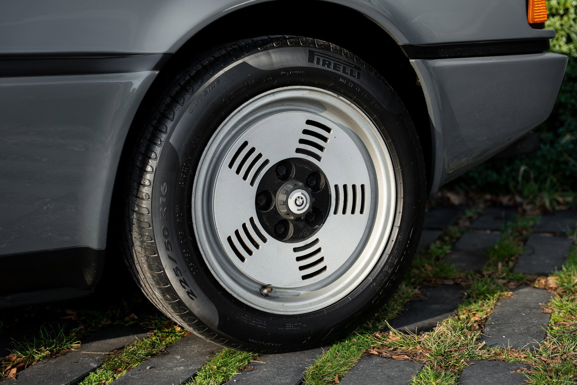 1979 BMW M1 - Chassis no. 4301043 | 1 of 4 in Grey | German delivered, foto 4