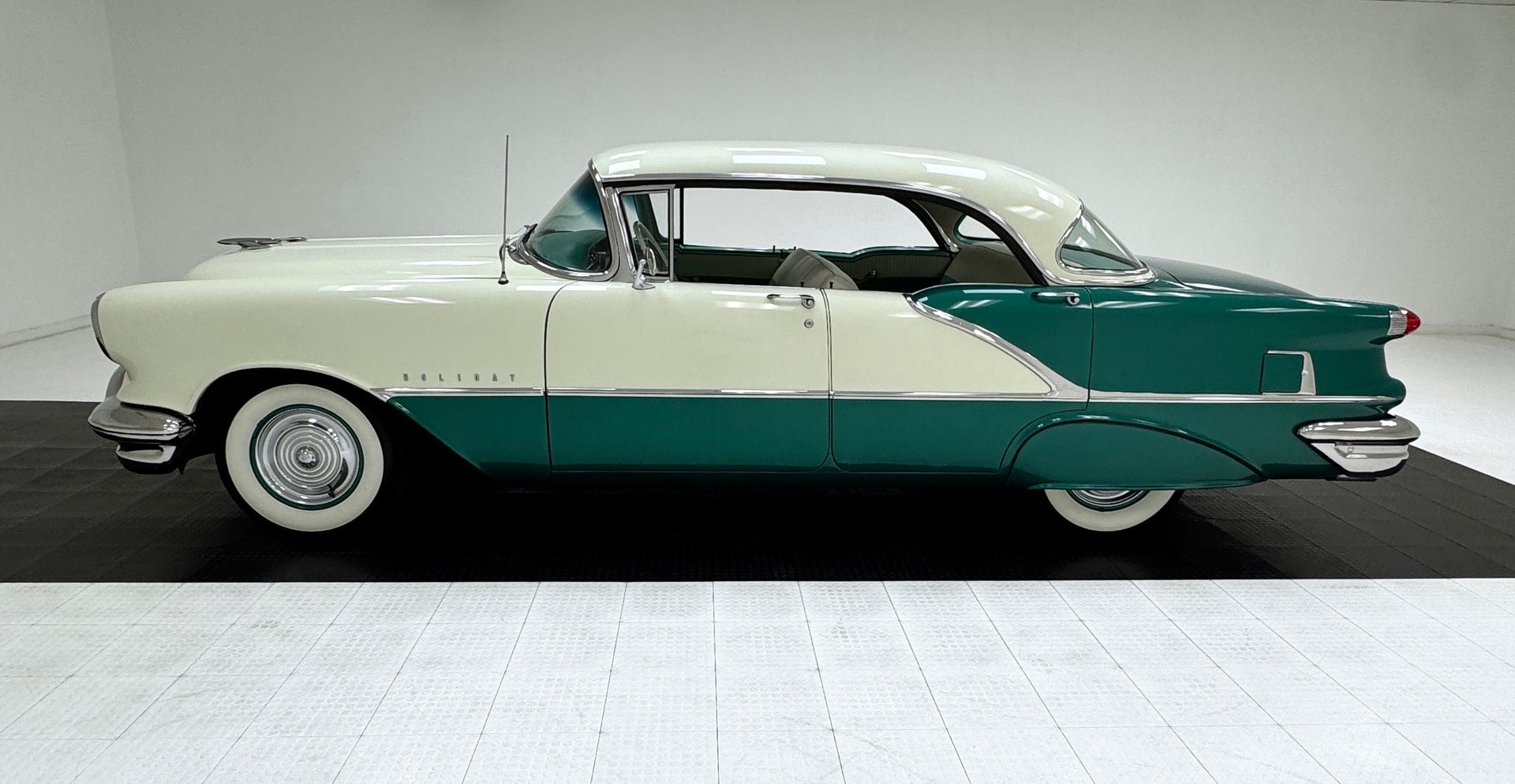 1956 Oldsmobile 88 - Holiday 4 Door Hardtop, foto 2