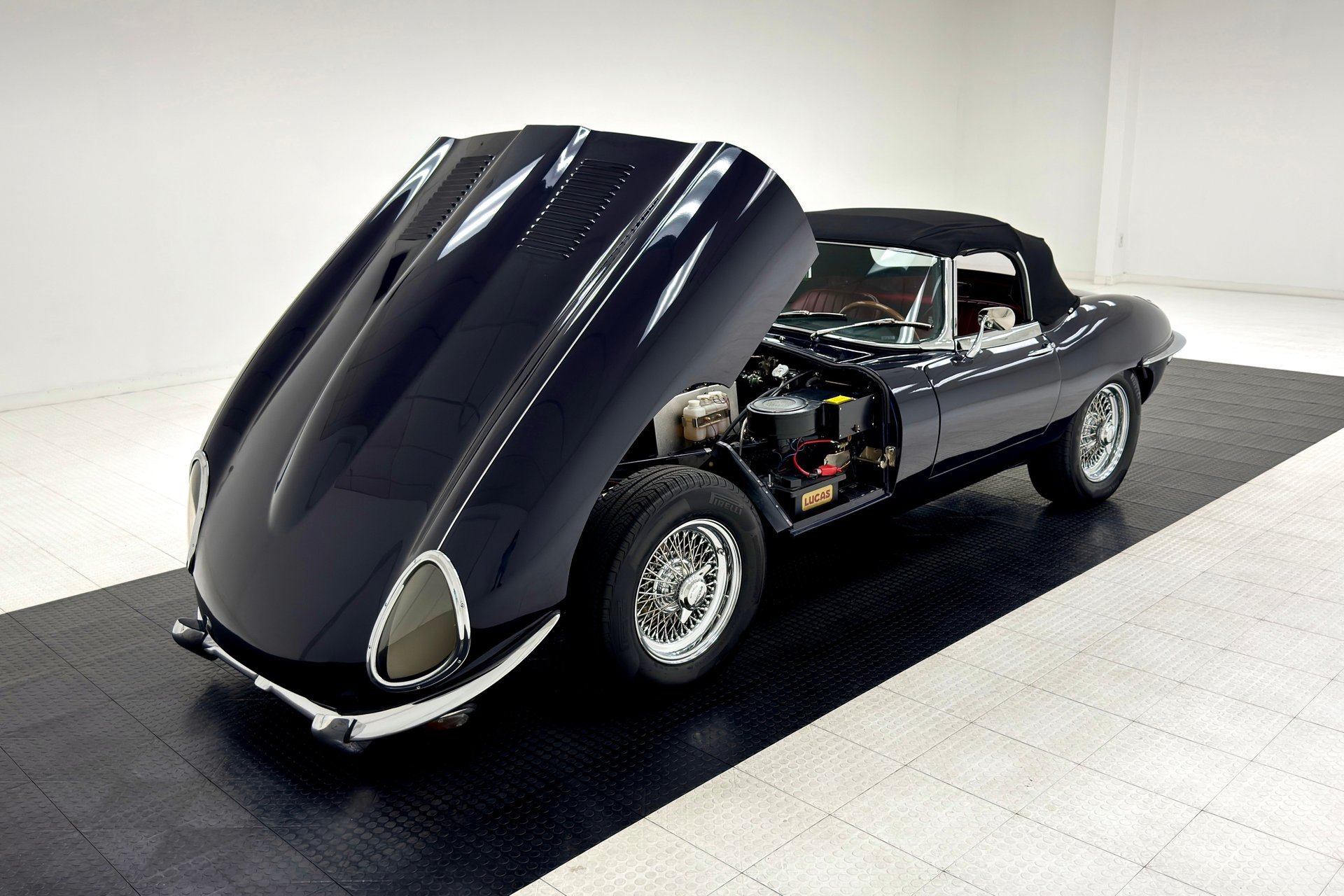 1969 Jaguar E-Type SII - Series II Roadster, foto 2