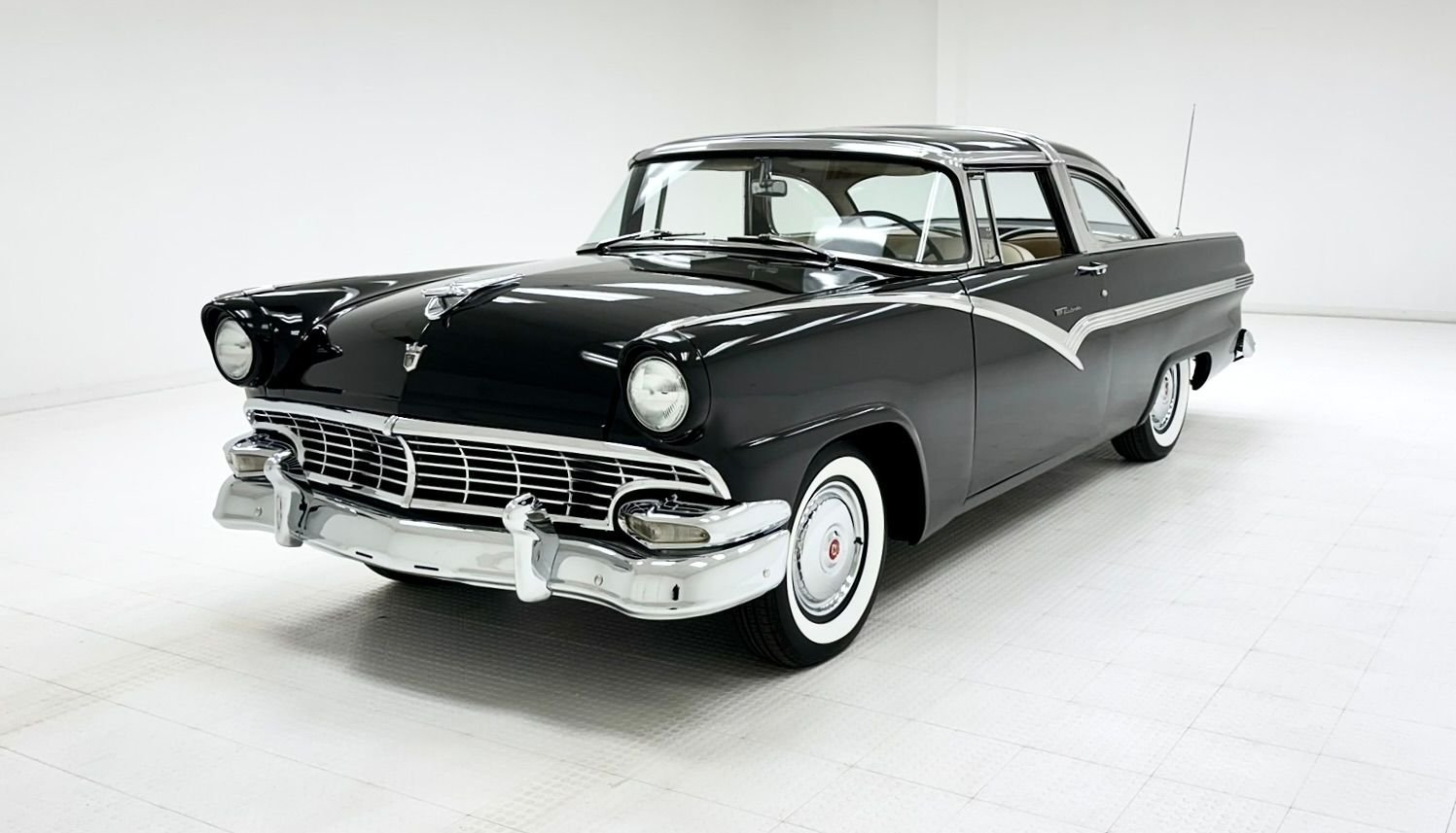 1956 Ford Fairlane - Crown Victoria 2 Door Hardtop, foto 1