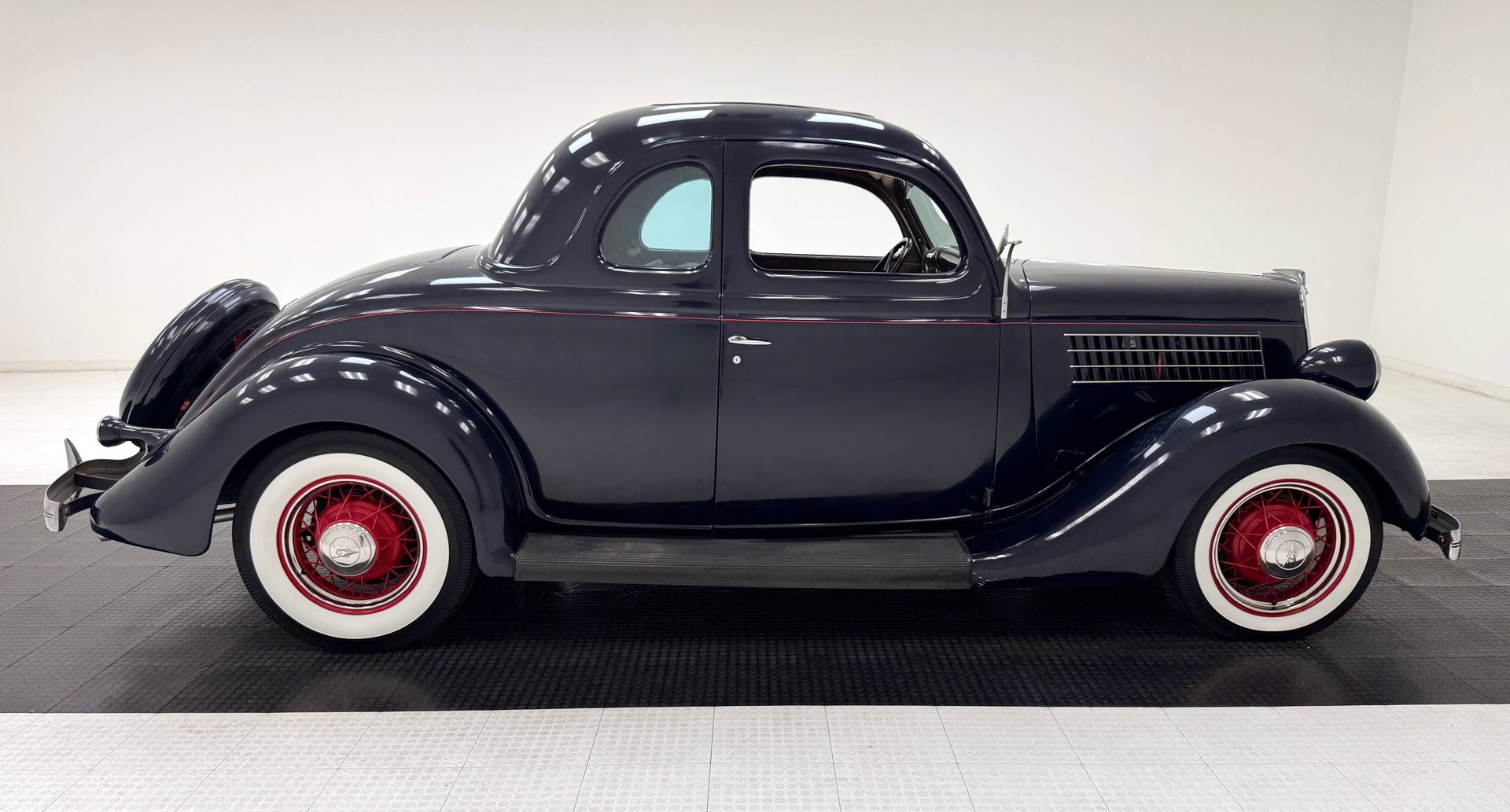 1935 Ford Model 48 - V8 Series 5 Window Coupe, foto 6