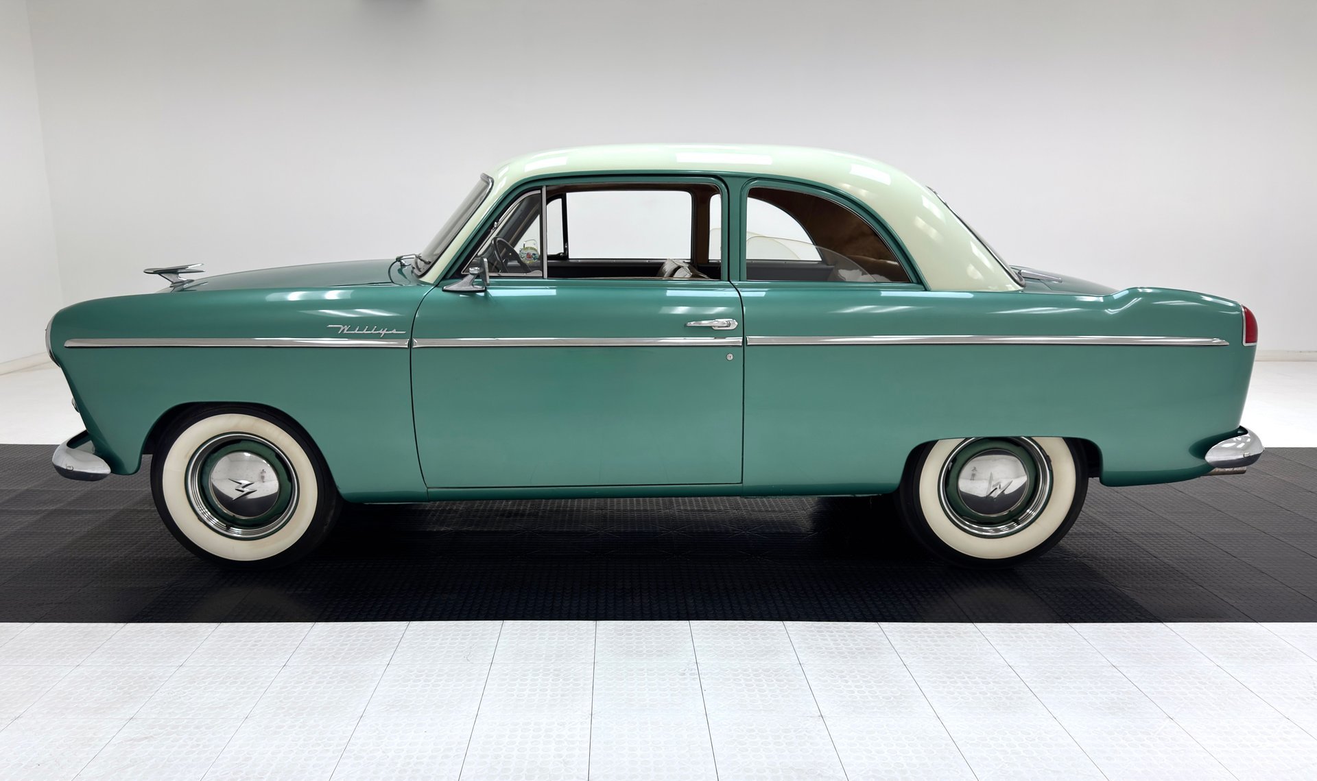 1953 Willys Aero - 2 Door Sedan, foto 2