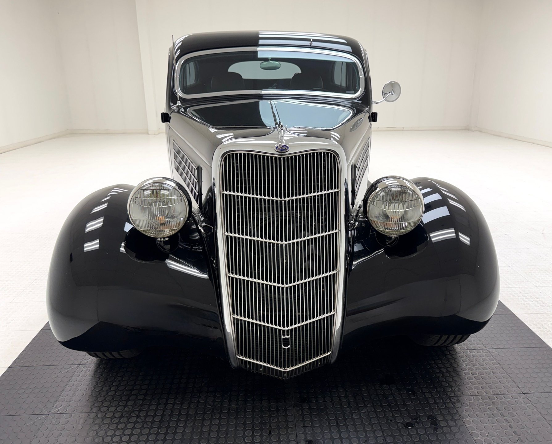 1935 Ford Model 48 - Deluxe Tudor Sedan, foto 8