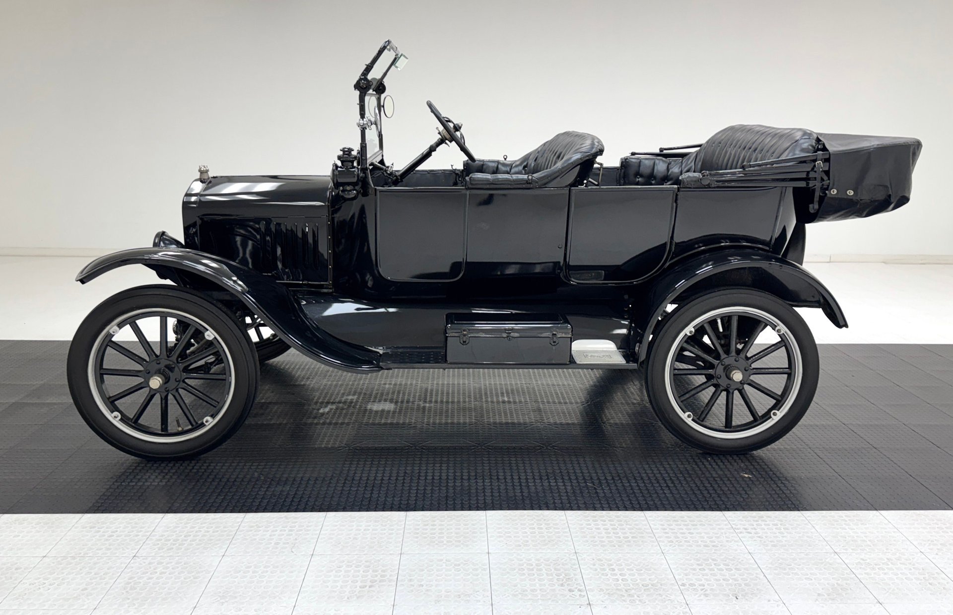 1919 Ford Model T - Touring Sedan, foto 4