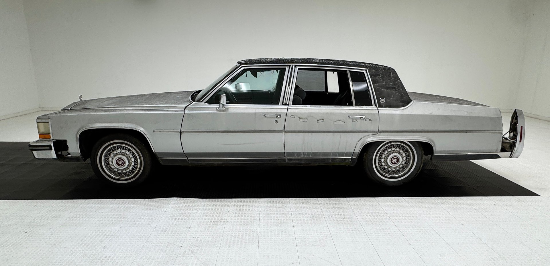 1989 Cadillac Fleetwood - 4 Door Sedan, foto 2