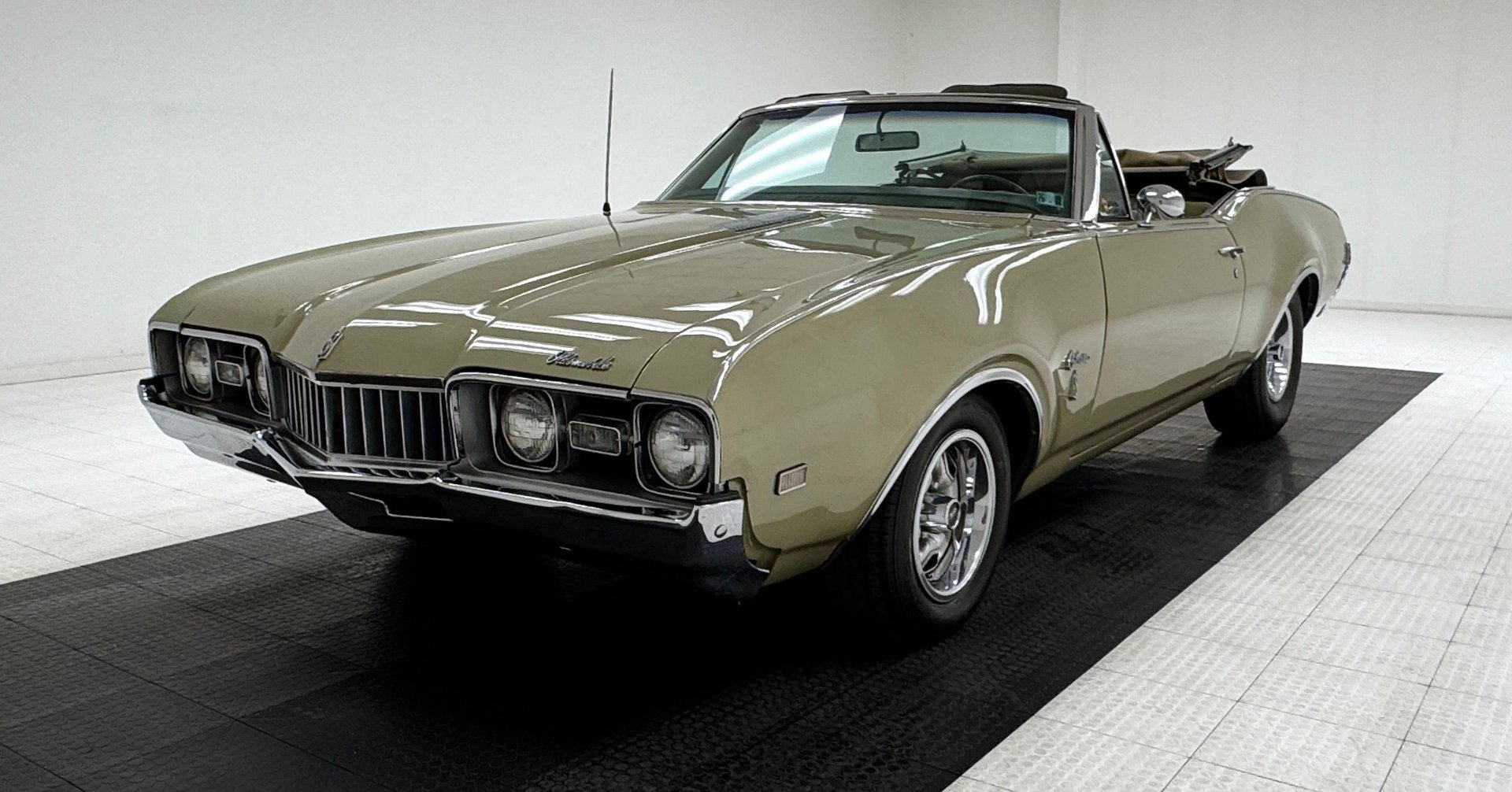 1968 Oldsmobile Cutlass - Convertible, foto 2