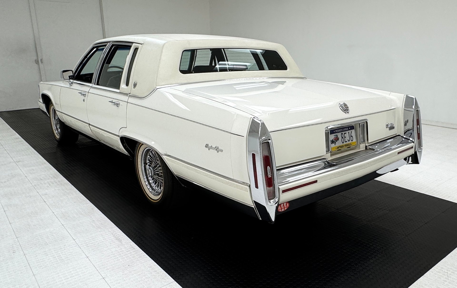 1992 Cadillac Brougham - d'Elegance Sedan, foto 3