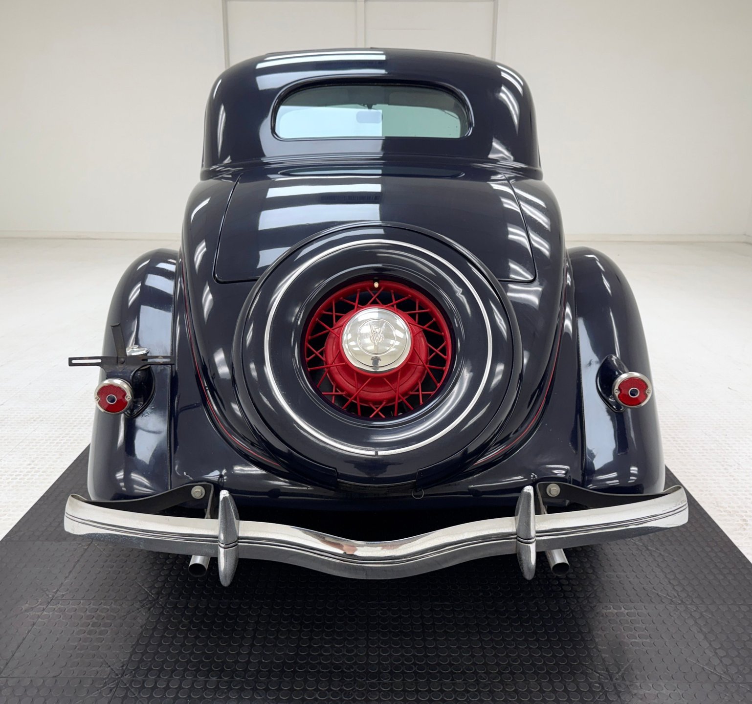 1935 Ford Model 48 - V8 Series 5 Window Coupe, foto 4