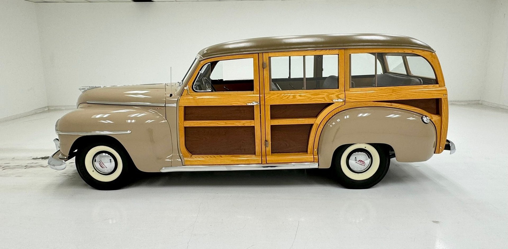 1947 Plymouth P15 - P15C Woody Station Wagon, foto 2