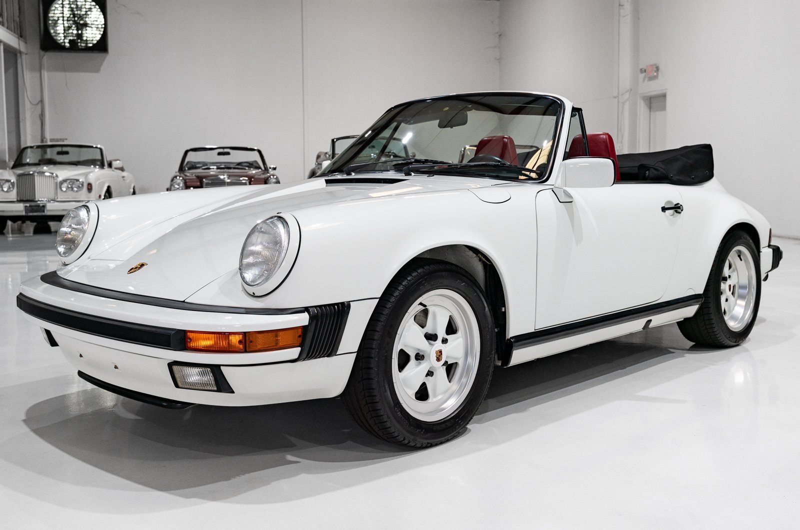1989 Porsche 911 "G" - CARRERA 3.2 CABRIOLET (G50 FIVE-SPEED, ONLY 35,168 MILES) G50 FIVE-SPEED, ONLY 35,168 MILES, foto 4