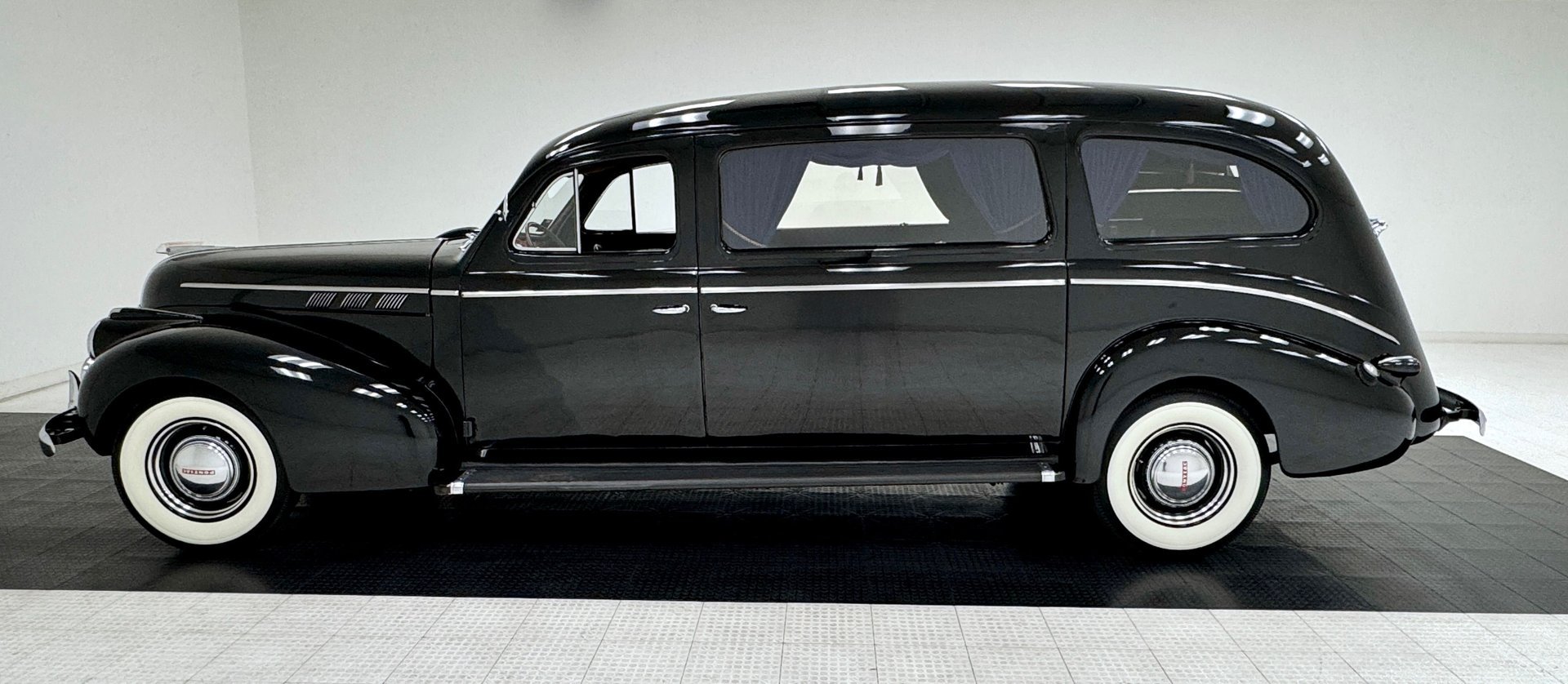 1940 Pontiac Deluxe 8 - Silver Streak Superior Hearse, foto 2