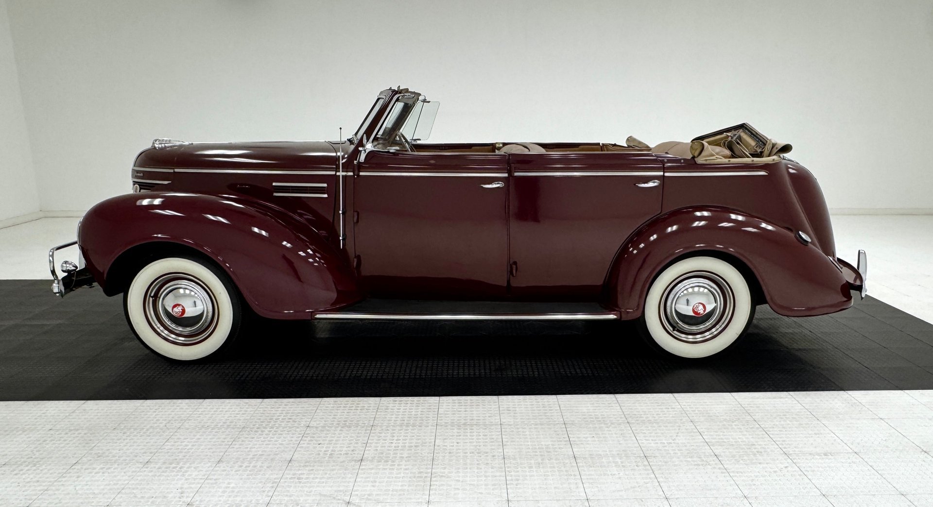 1939 Plymouth P8 - Convertible Sedan, foto 4