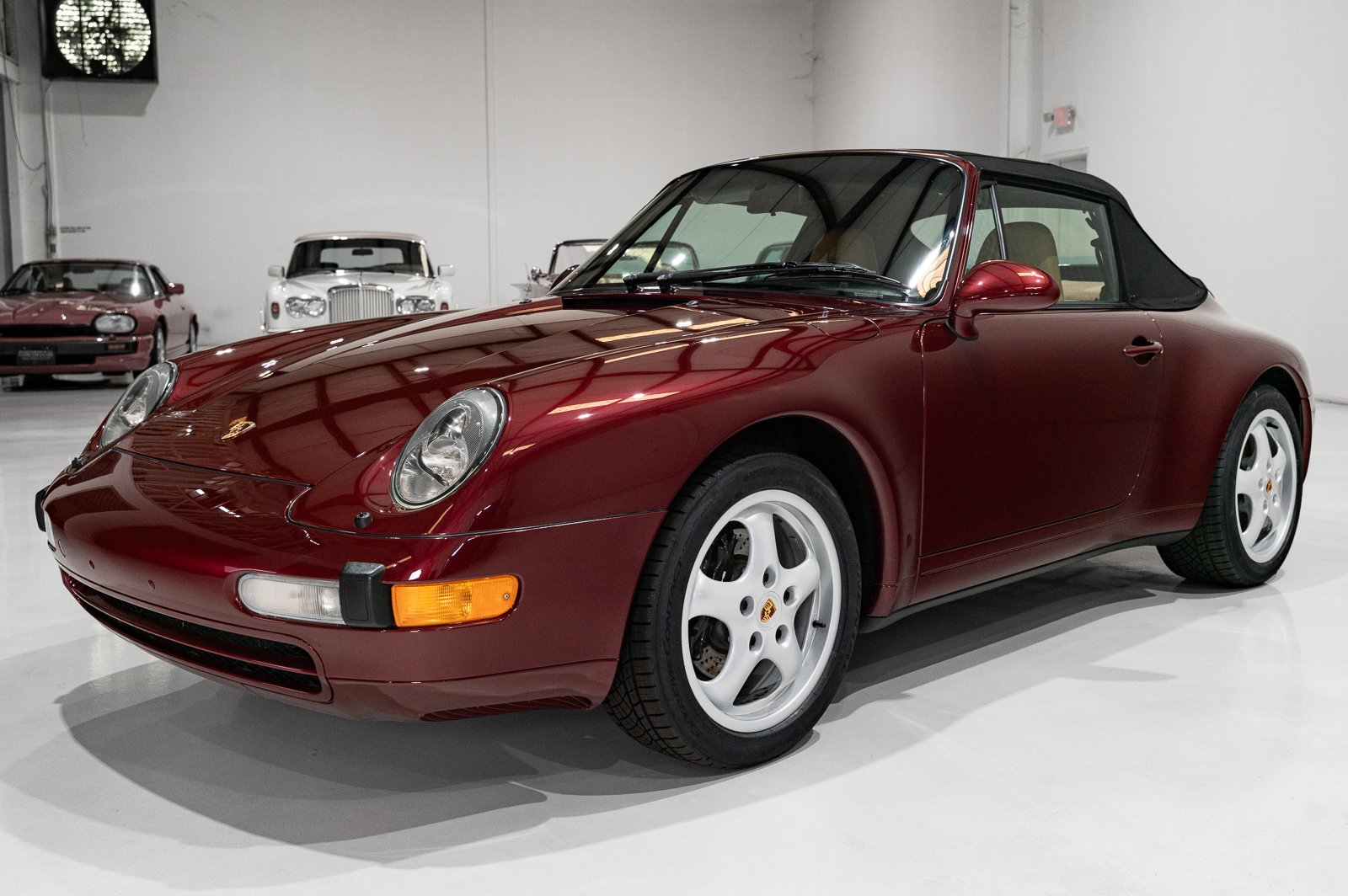 1998 Porsche 911 / 993 Carrera - CARRERA CABRIOLET (SIX-SPEED MANUAL, ONLY 9,540 MILES) SIX-SPEED MANUAL, ONLY 9,540 MILES, foto 5