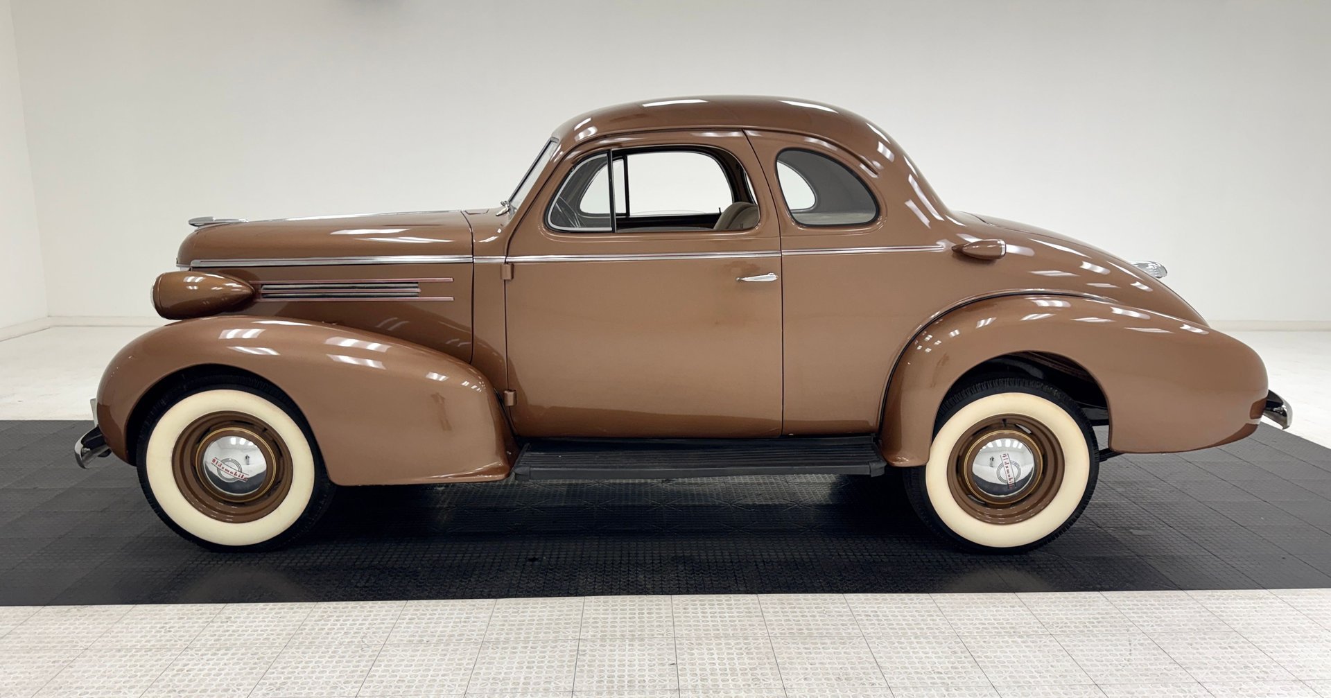 1937 Oldsmobile F-37 - Business Coupe, foto 2