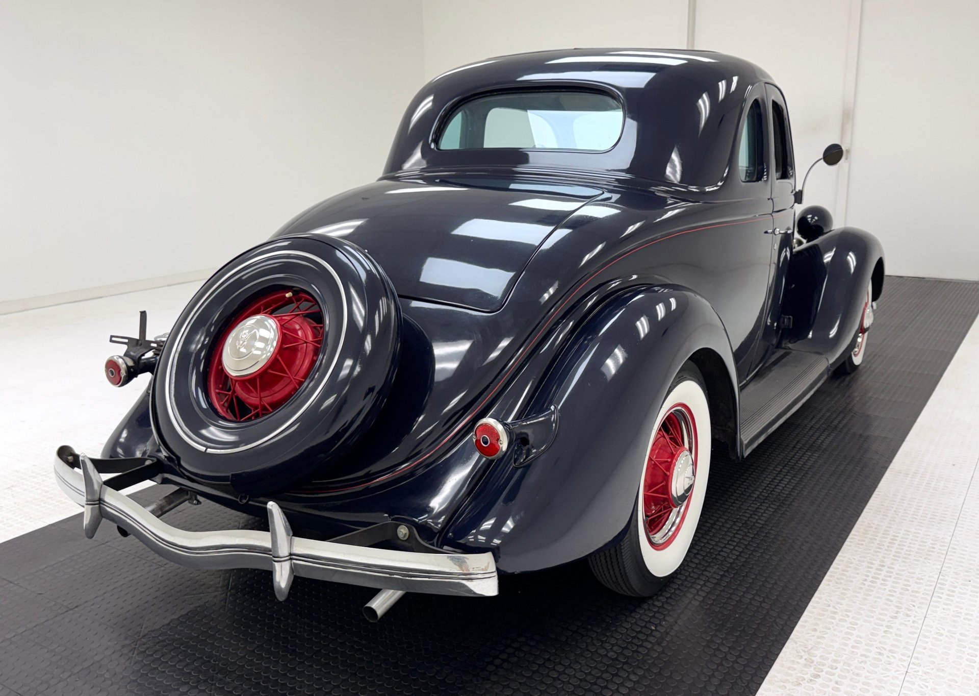 1935 Ford Model 48 - V8 Series 5 Window Coupe, foto 5