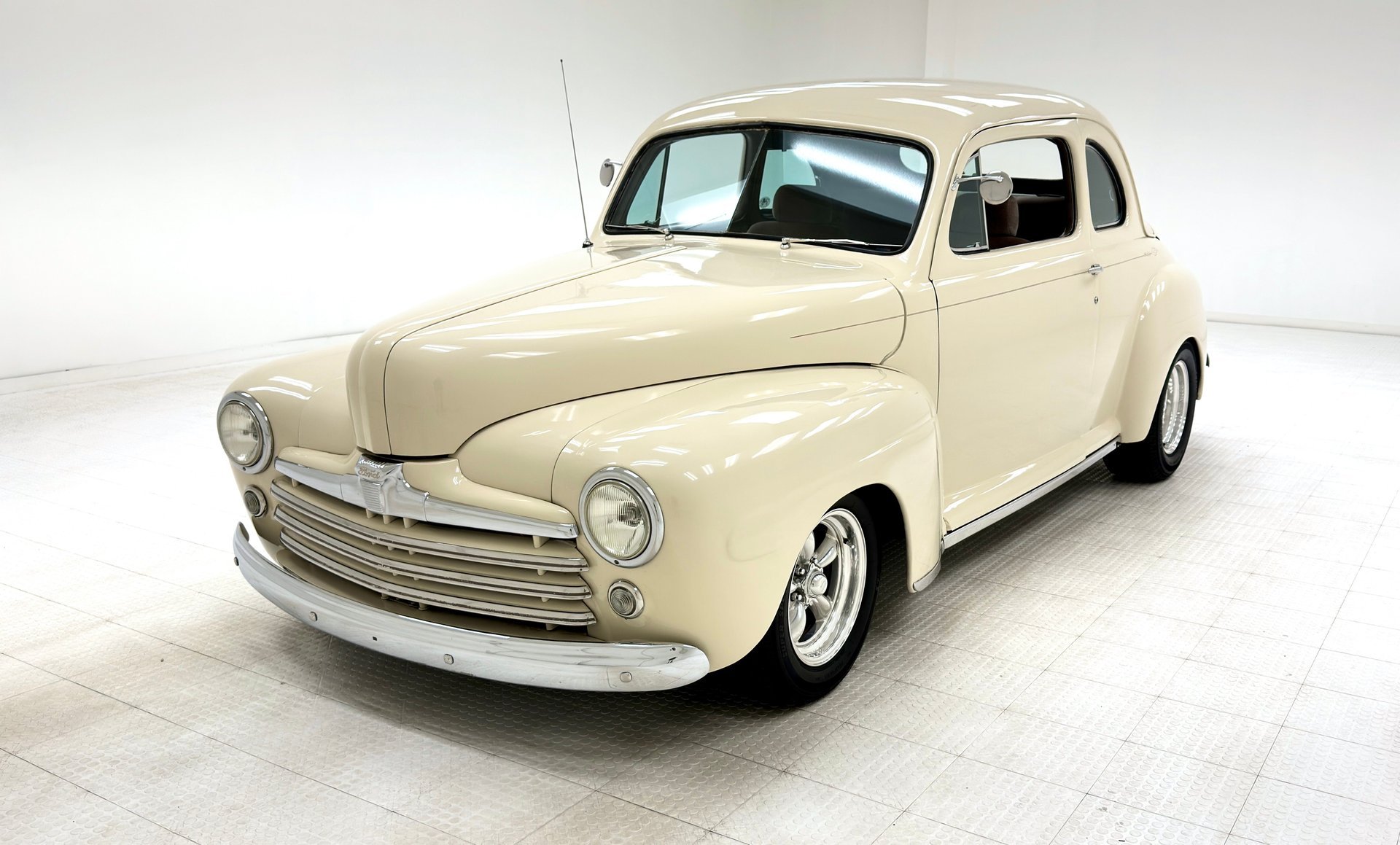 1948 Ford Super Deluxe - Coupe, foto 1