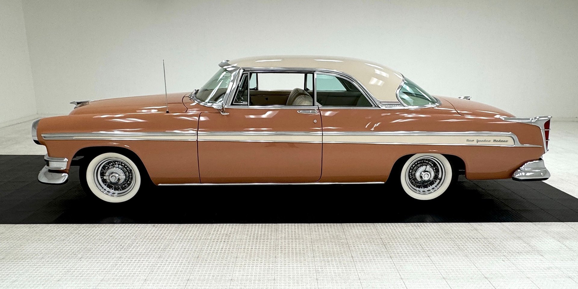 1955 Chrysler New Yorker - Deluxe Hardtop, foto 2