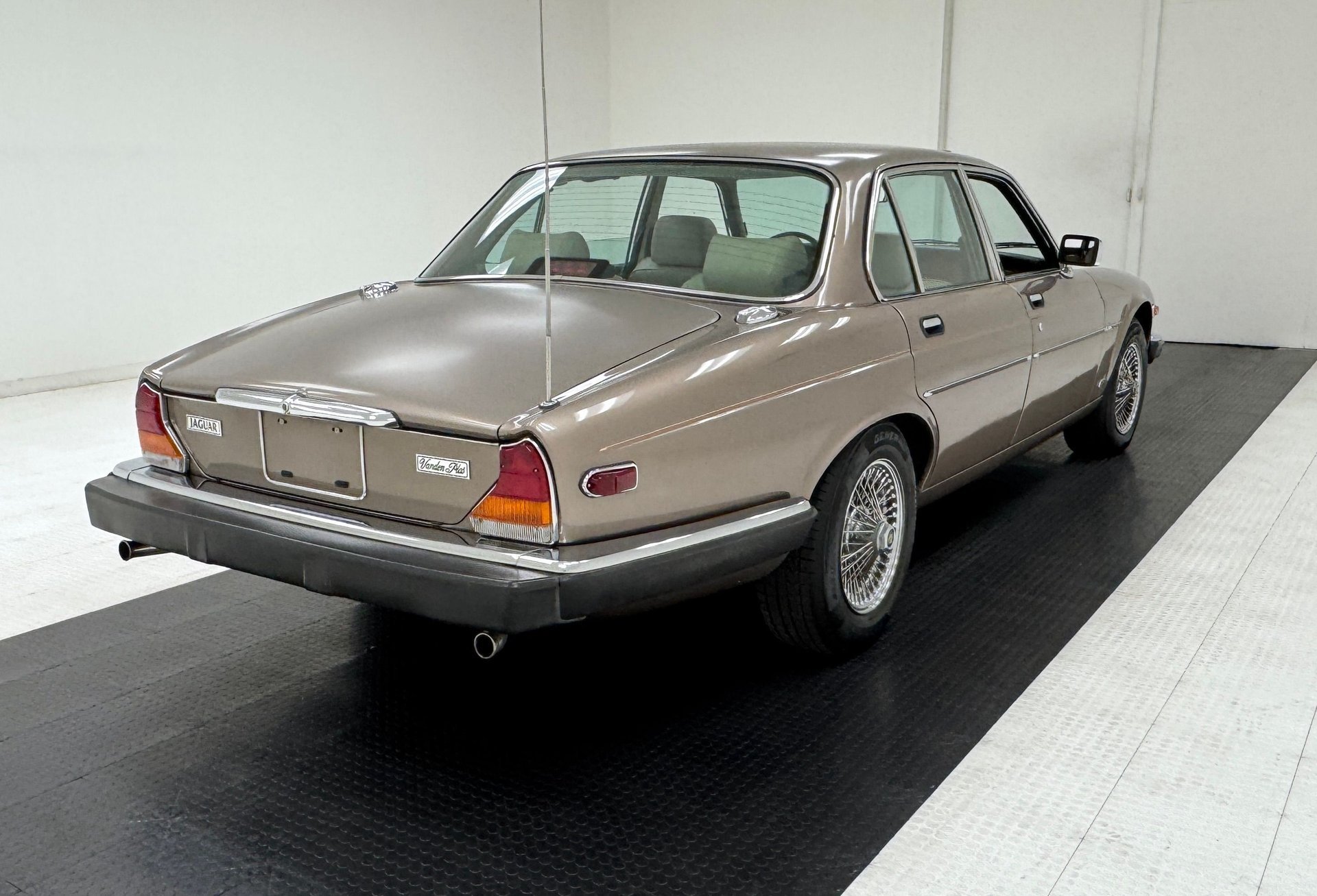 1986 Jaguar XJ6 - Vanden Plas 4 Door Saloon, foto 5
