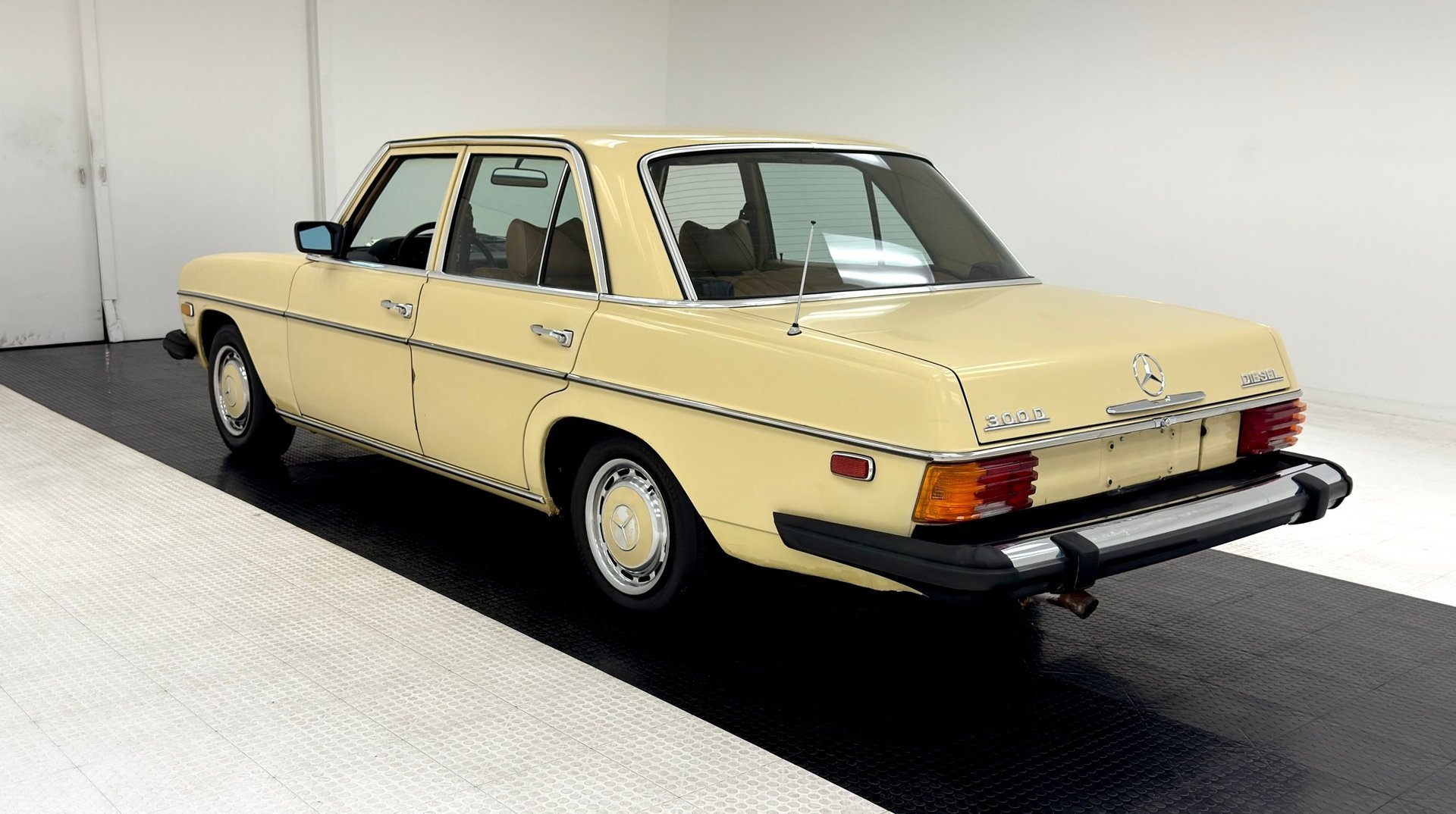 1975 Mercedes-Benz E-Class - Sedan, foto 3