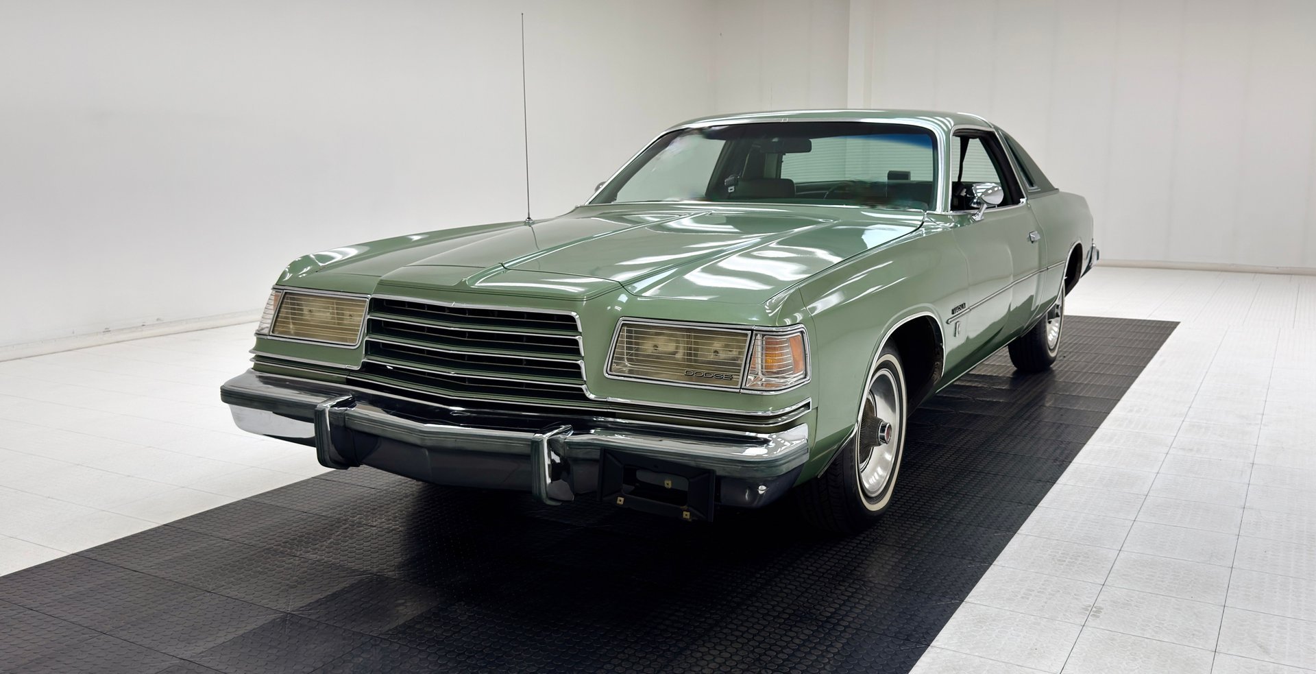 1978 Dodge Magnum - XE 2 Door Hardtop, foto 1