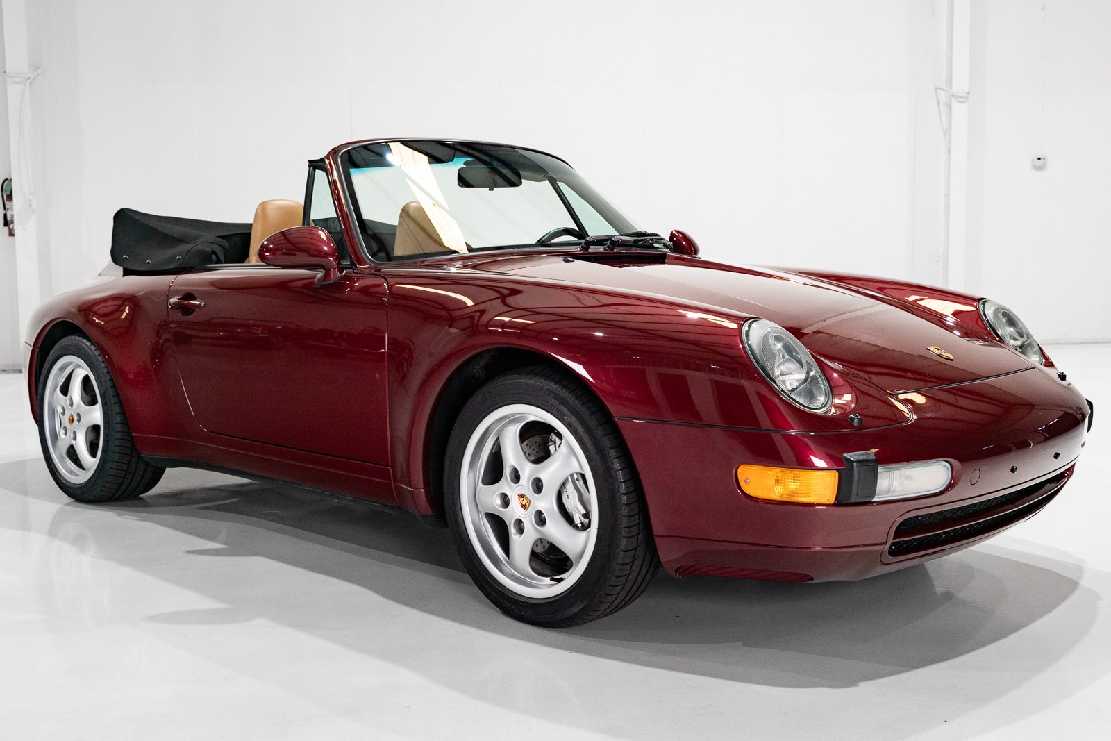 1997 Porsche 911 / 993 Carrera - CARRERA 4 CABRIOLET (SIX-SPEED MANUAL, ONLY 16,802 MILES) SIX-SPEED MANUAL, ONLY 16,802 MILES, foto 7