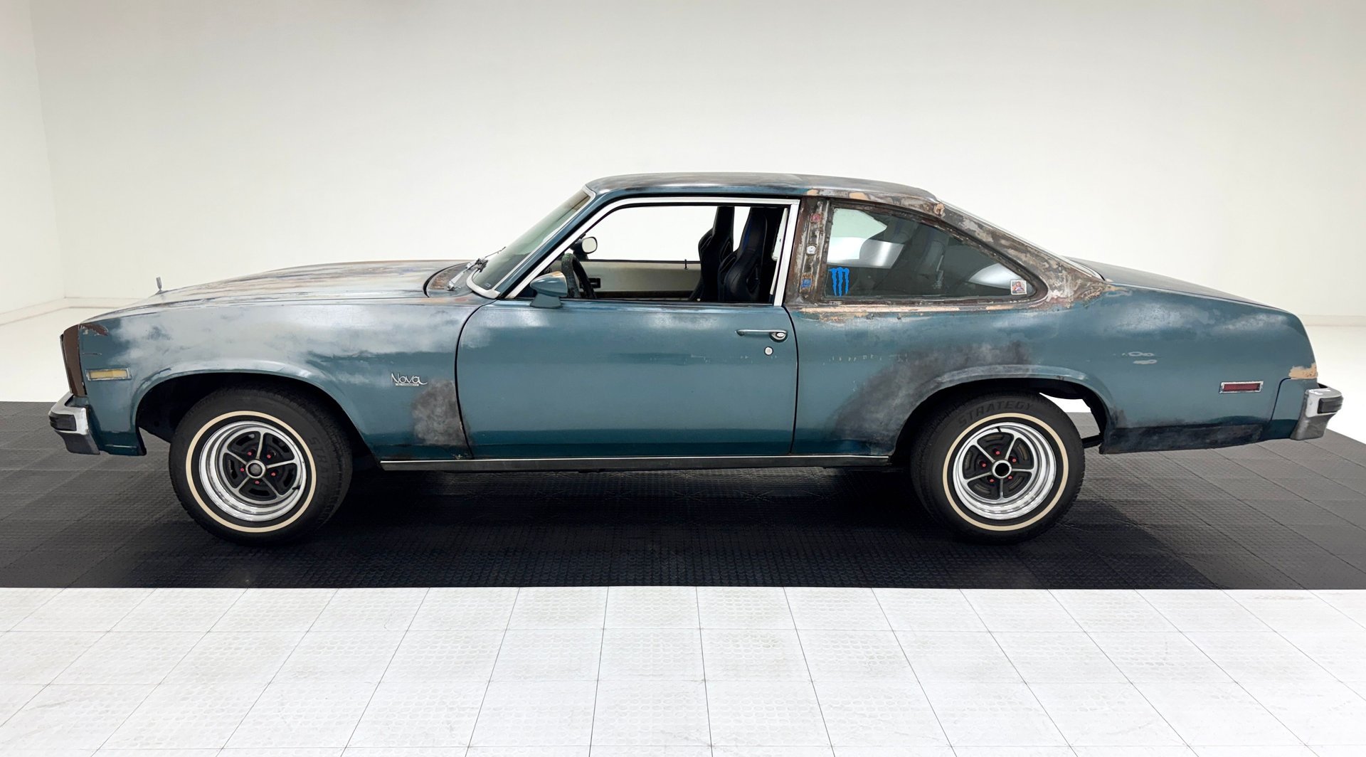 1977 Chevrolet Nova - Concours 2 Door Sedan, foto 2