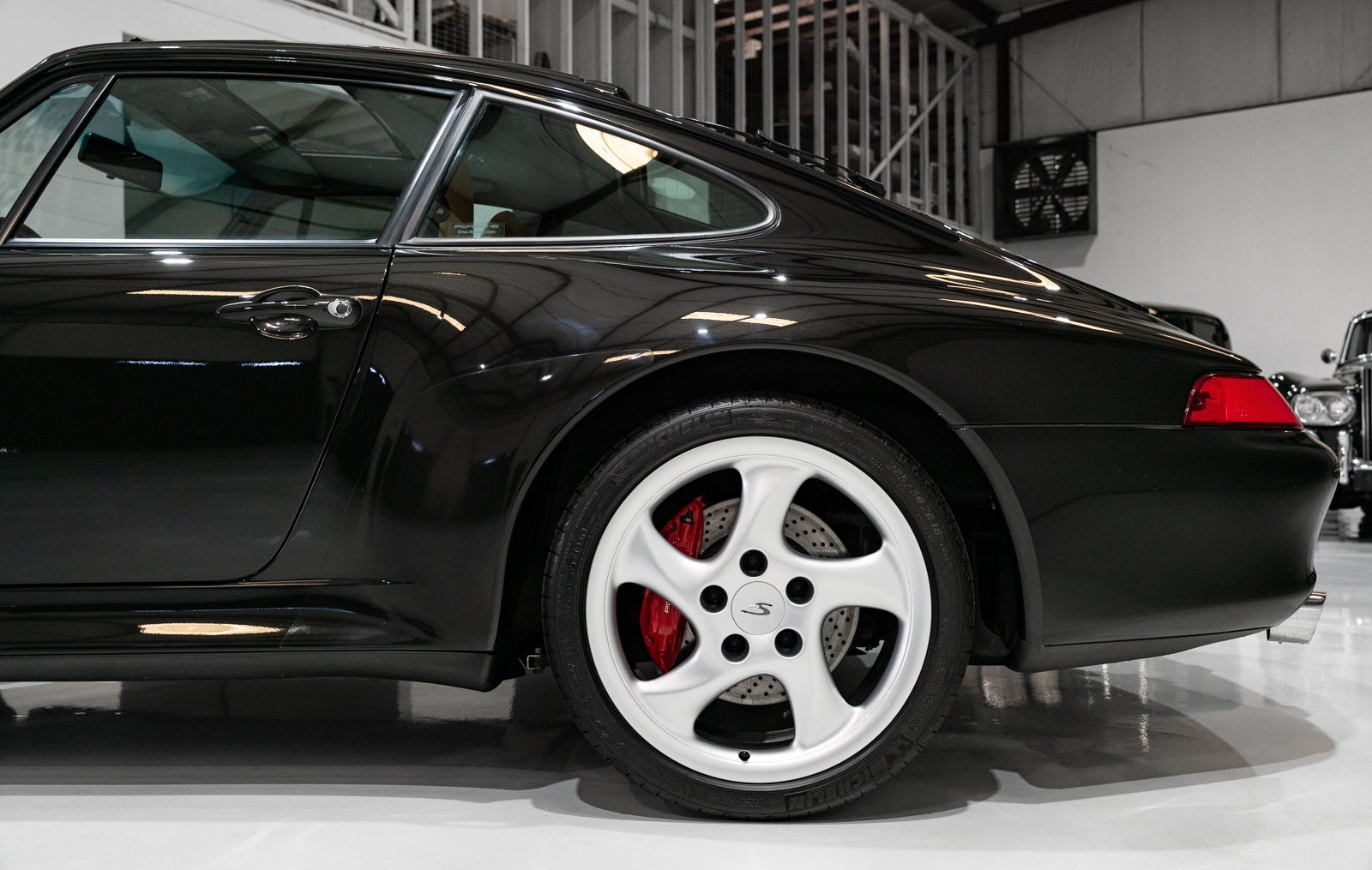 1998 Porsche 911 / 993 Carrera - CARRERA 4S SUNROOF COUPE (SIX-SPEED MANUAL, ONLY 1,926 MILES) SIX-SPEED MANUAL, ONLY 1,926 MILES, foto 12