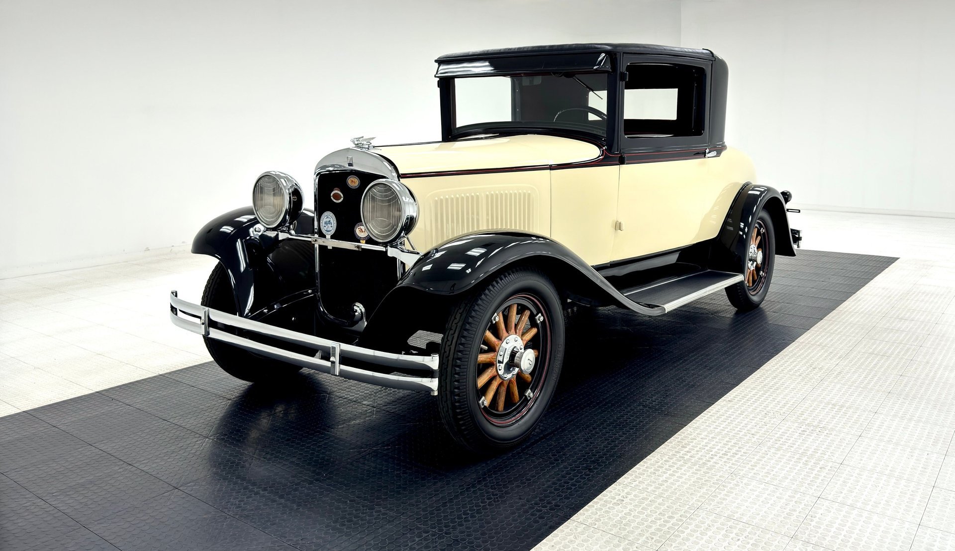 1929 Plymouth Model U - Deluxe Coupe, foto 1