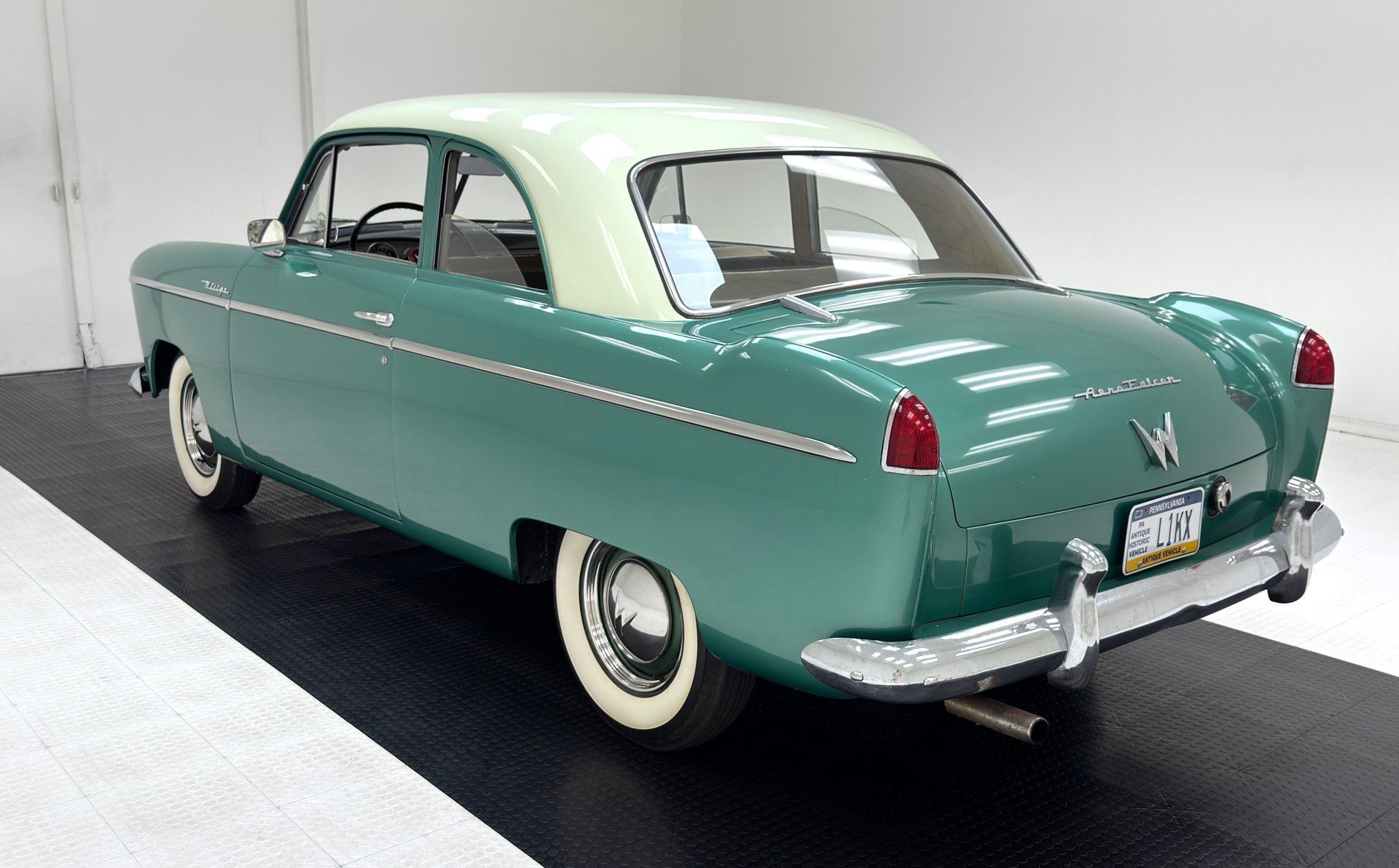 1953 Willys Aero - 2 Door Sedan, foto 3