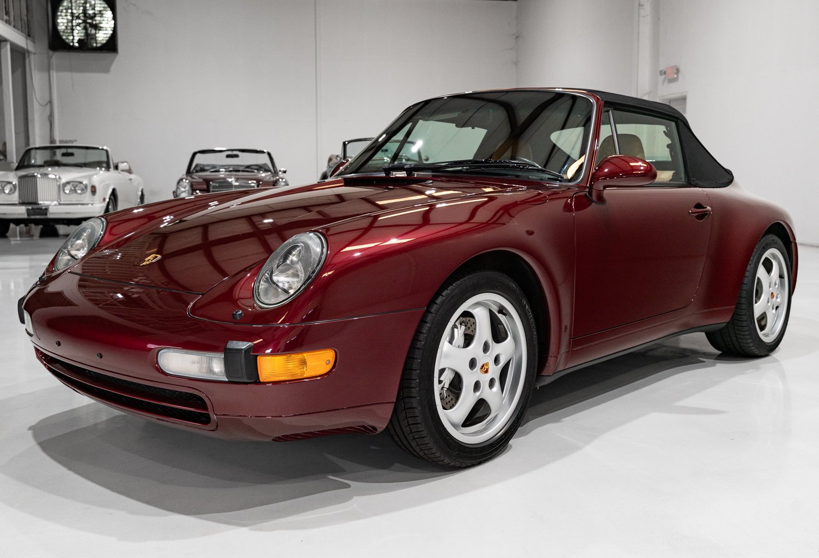 1997 Porsche 911 / 993 Carrera - CARRERA 4 CABRIOLET (SIX-SPEED MANUAL, ONLY 16,802 MILES) SIX-SPEED MANUAL, ONLY 16,802 MILES, foto 5