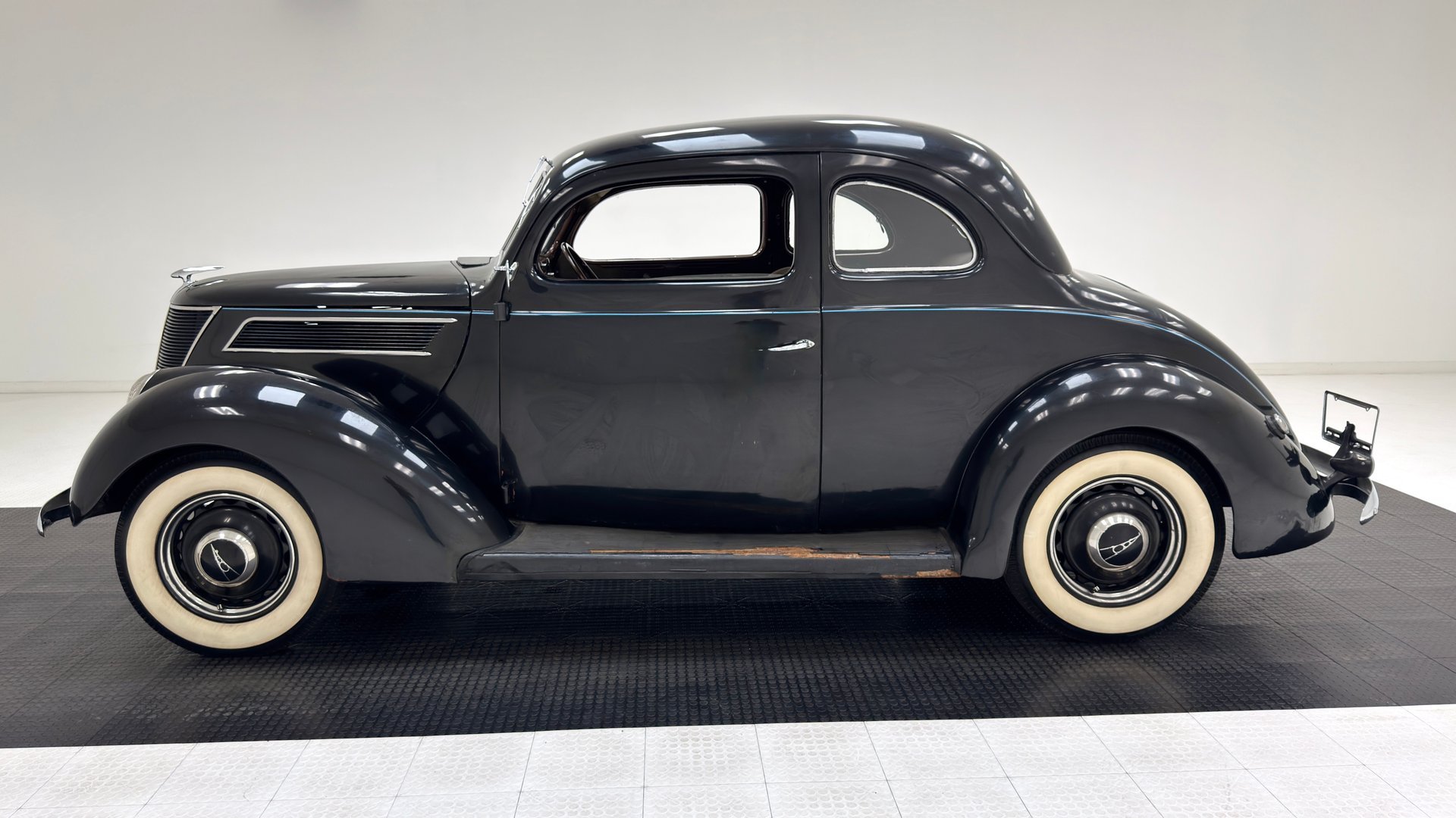 1937 Ford Deluxe - Club Coupe, foto 2