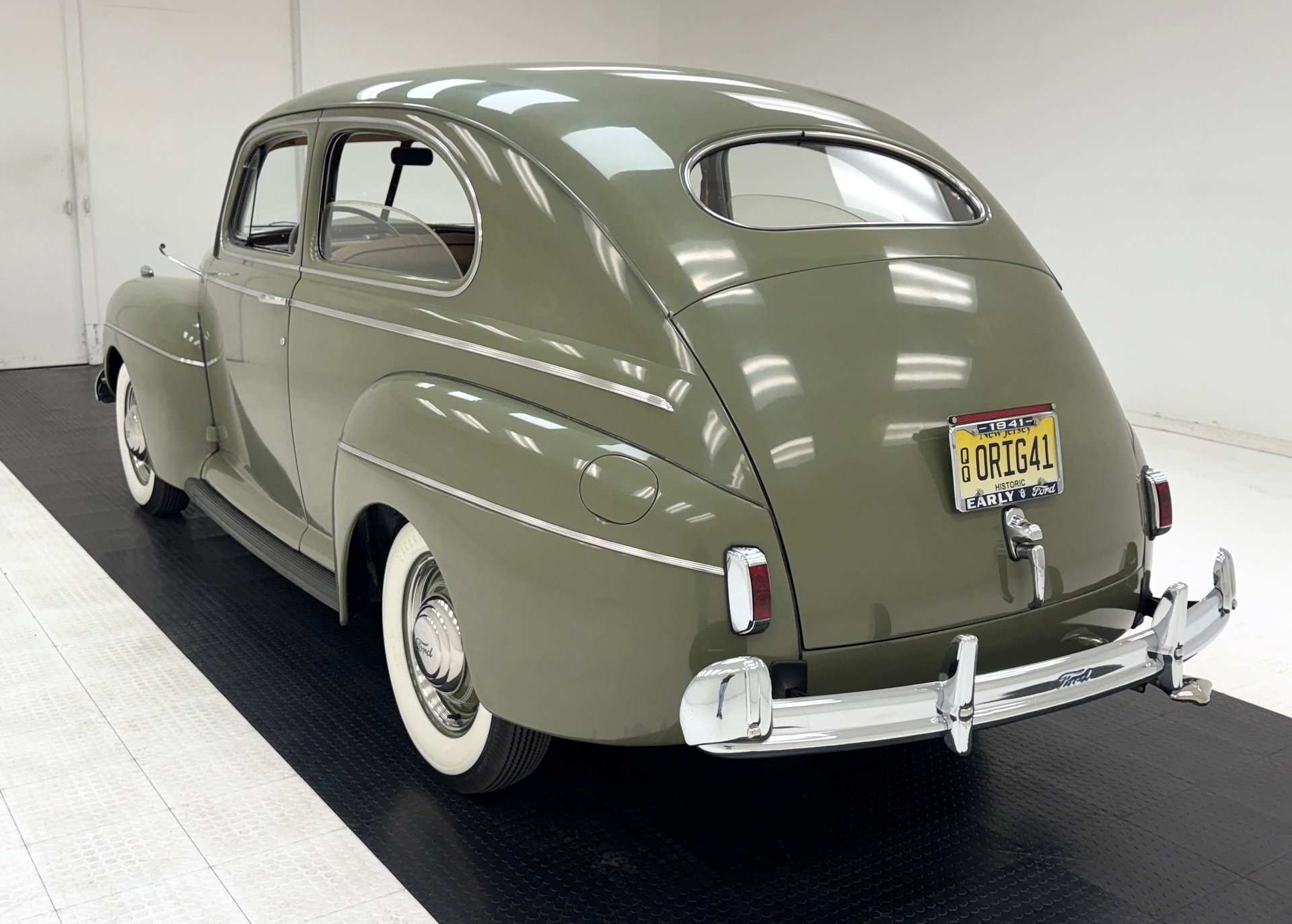 1941 Ford Super Deluxe - Tudor Sedan, foto 3