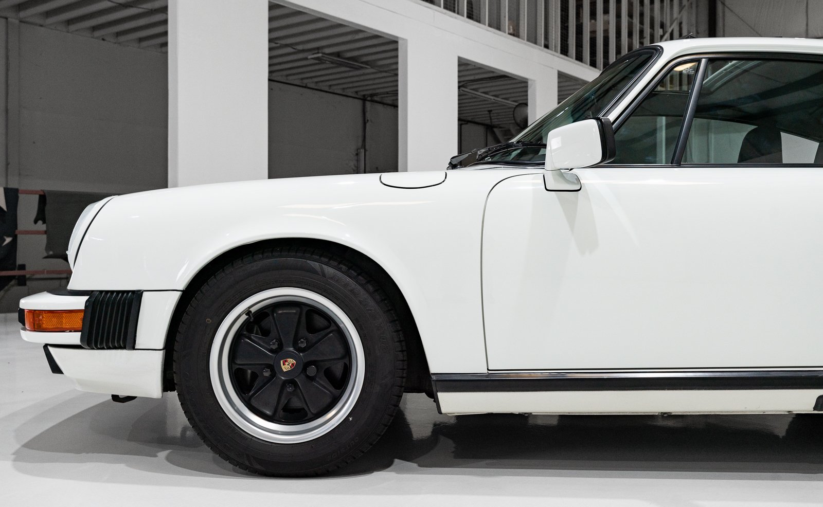 1987 Porsche 911 "G" - CARRERA 3.2 SUNROOF COUPE (G50 FIVE-SPEED, ONLY 35,950 MILES) G50 FIVE-SPEED, ONLY 35,950 MILES, foto 11