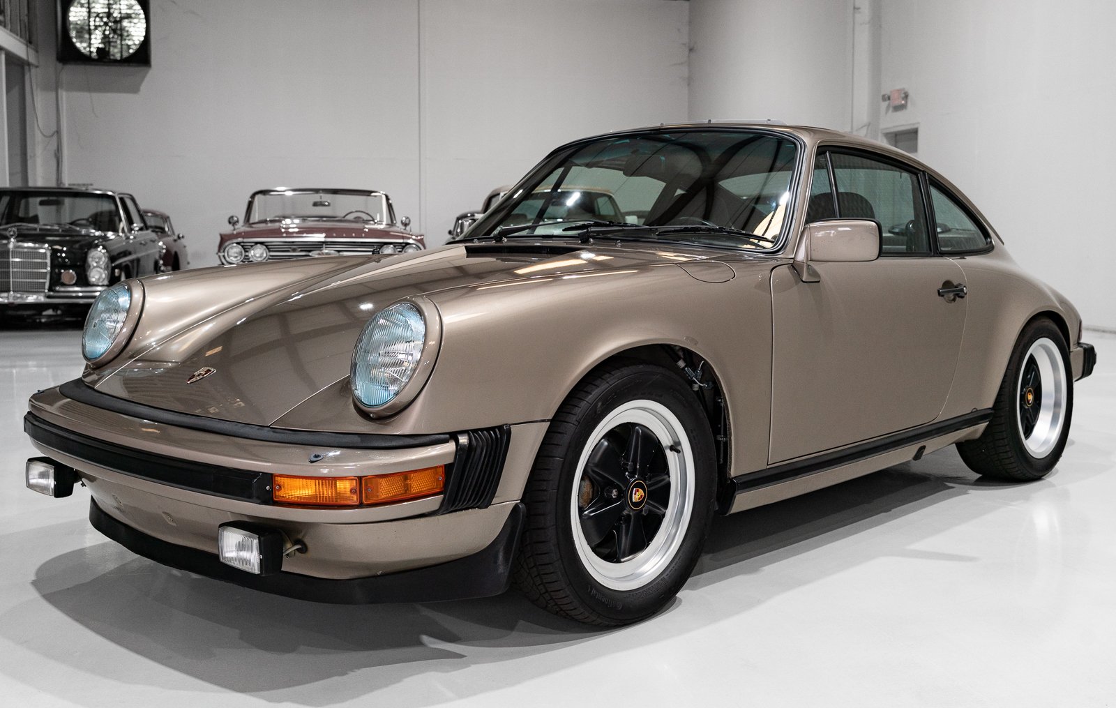1981 Porsche 911 "G" - SC 3.0 SUNROOF COUPE (ONLY 22,128 MILES) ONLY 22,128 MILES, foto 3
