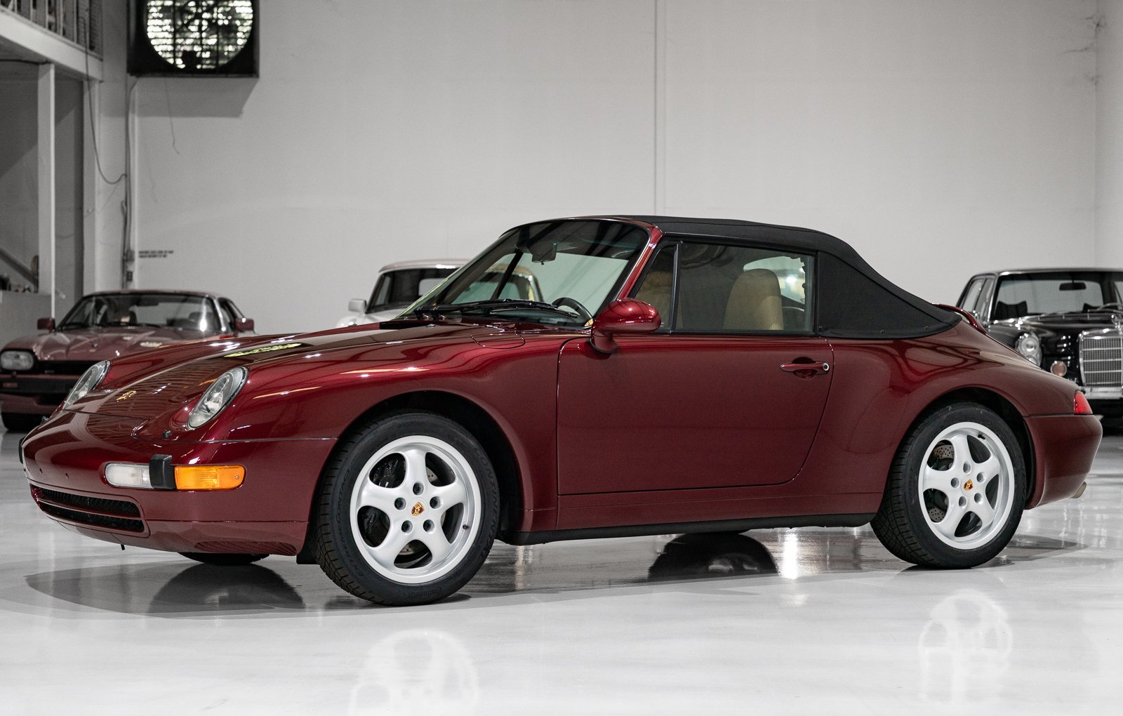 1998 Porsche 911 / 993 Carrera - CARRERA CABRIOLET (SIX-SPEED MANUAL, ONLY 9,540 MILES) SIX-SPEED MANUAL, ONLY 9,540 MILES, foto 3