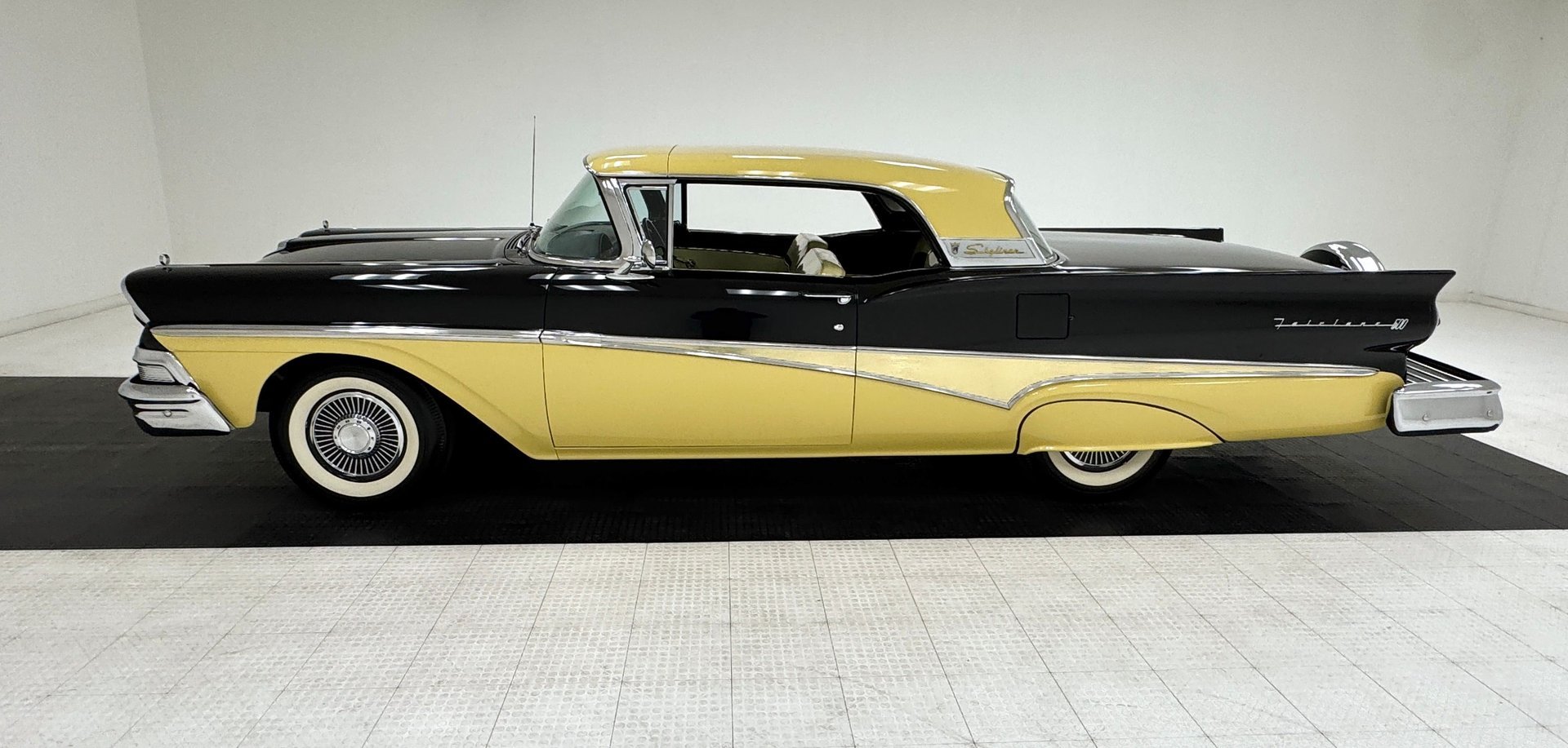 1958 Ford Fairlane - Skyliner, foto 2