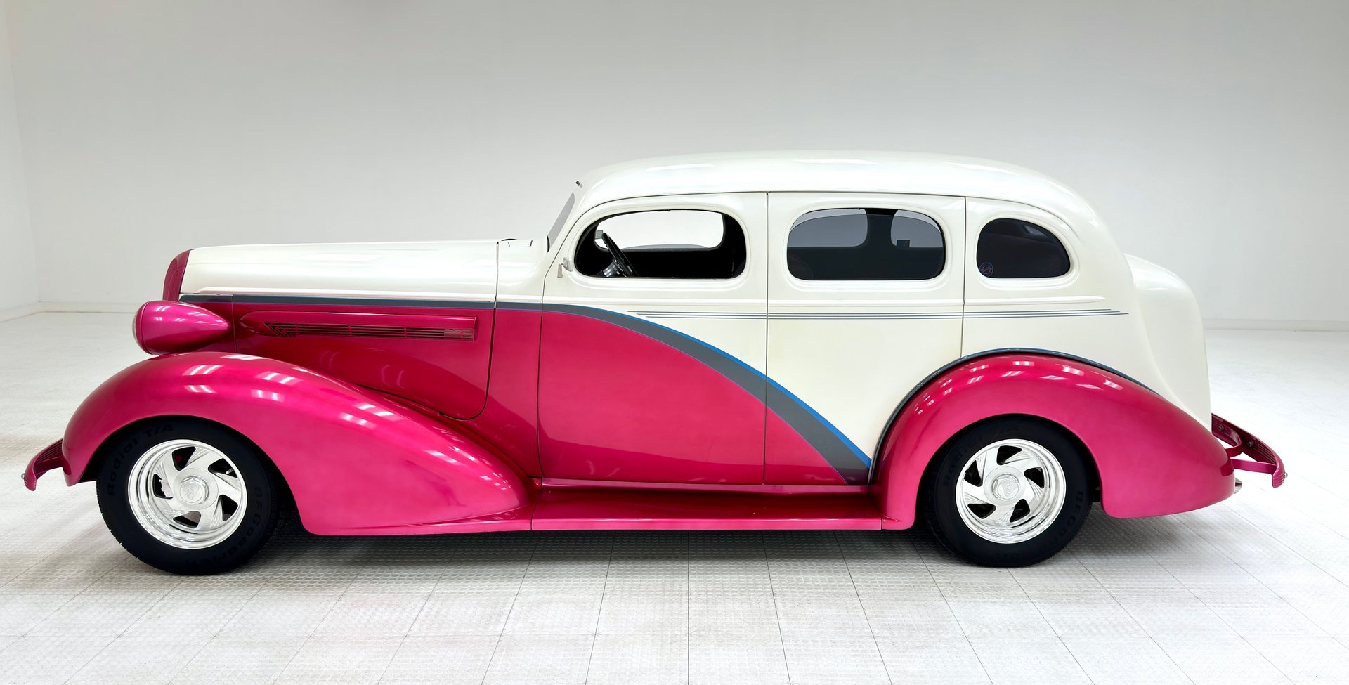 1936 Buick Series 40 - Special 4 Door Sedan, foto 2