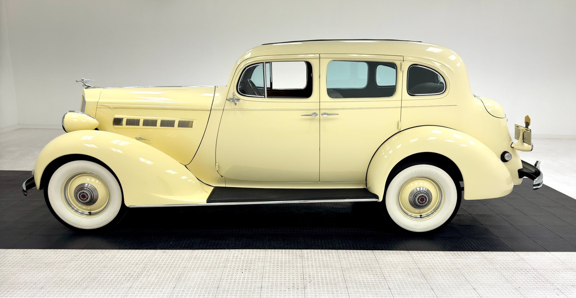 1936 Packard 120 - Sedan, foto 2