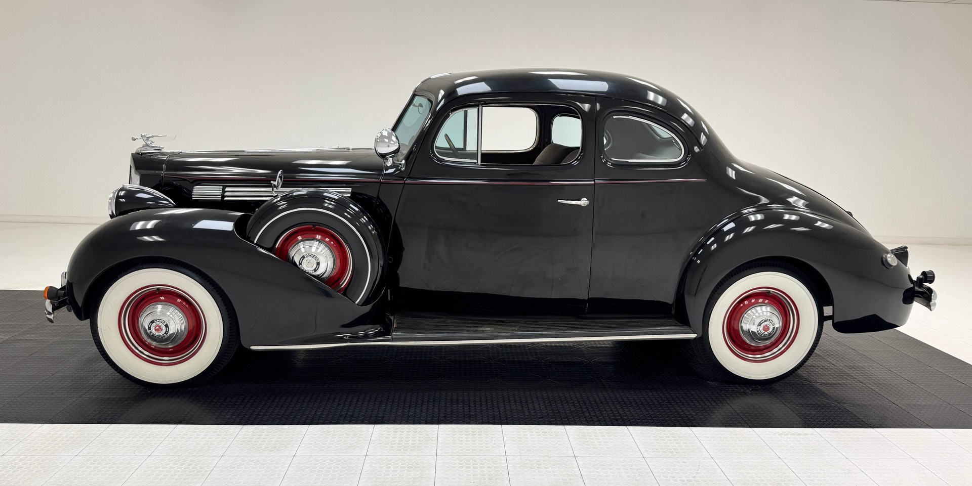 1938 Packard Eight - Business Coupe, foto 2