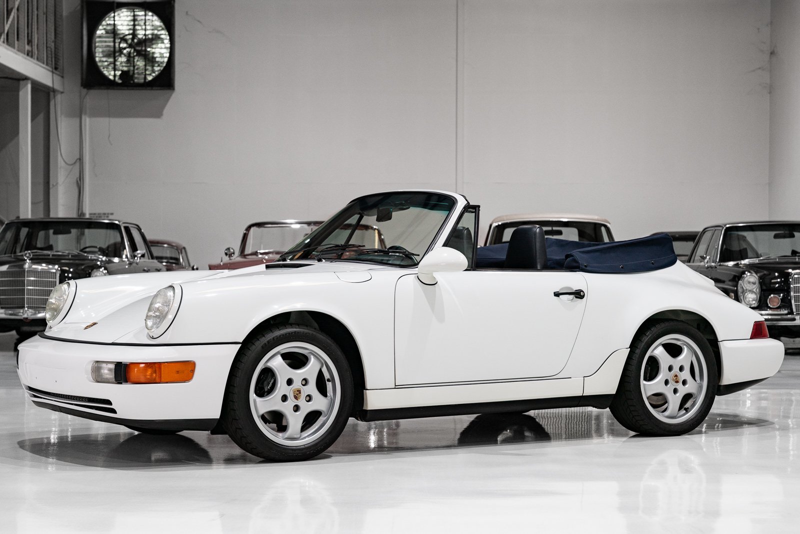 1993 Porsche 911 / 964 Carrera - CARRERA 2 CABRIOLET (FIVE-SPEED MANUAL) FIVE-SPEED MANUAL, foto 2