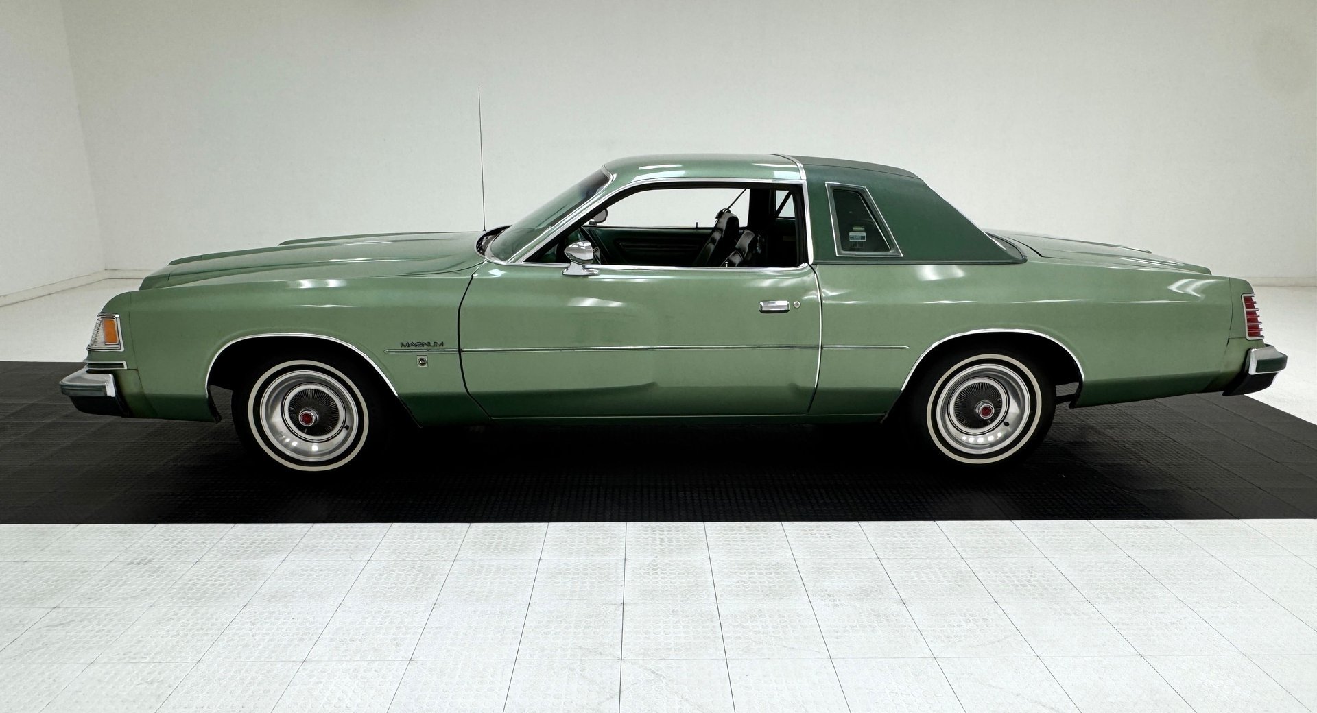 1978 Dodge Magnum - XE 2 Door Hardtop, foto 2