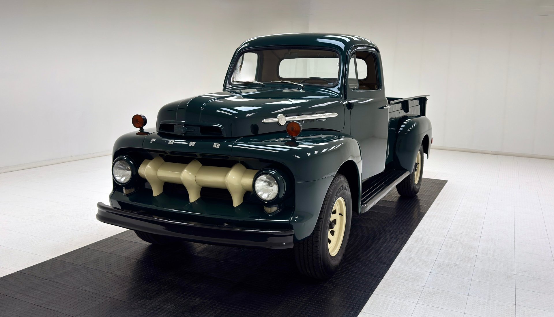 1952 Ford F3 - 3/4 Ton HD Long Bed Pickup, foto 1