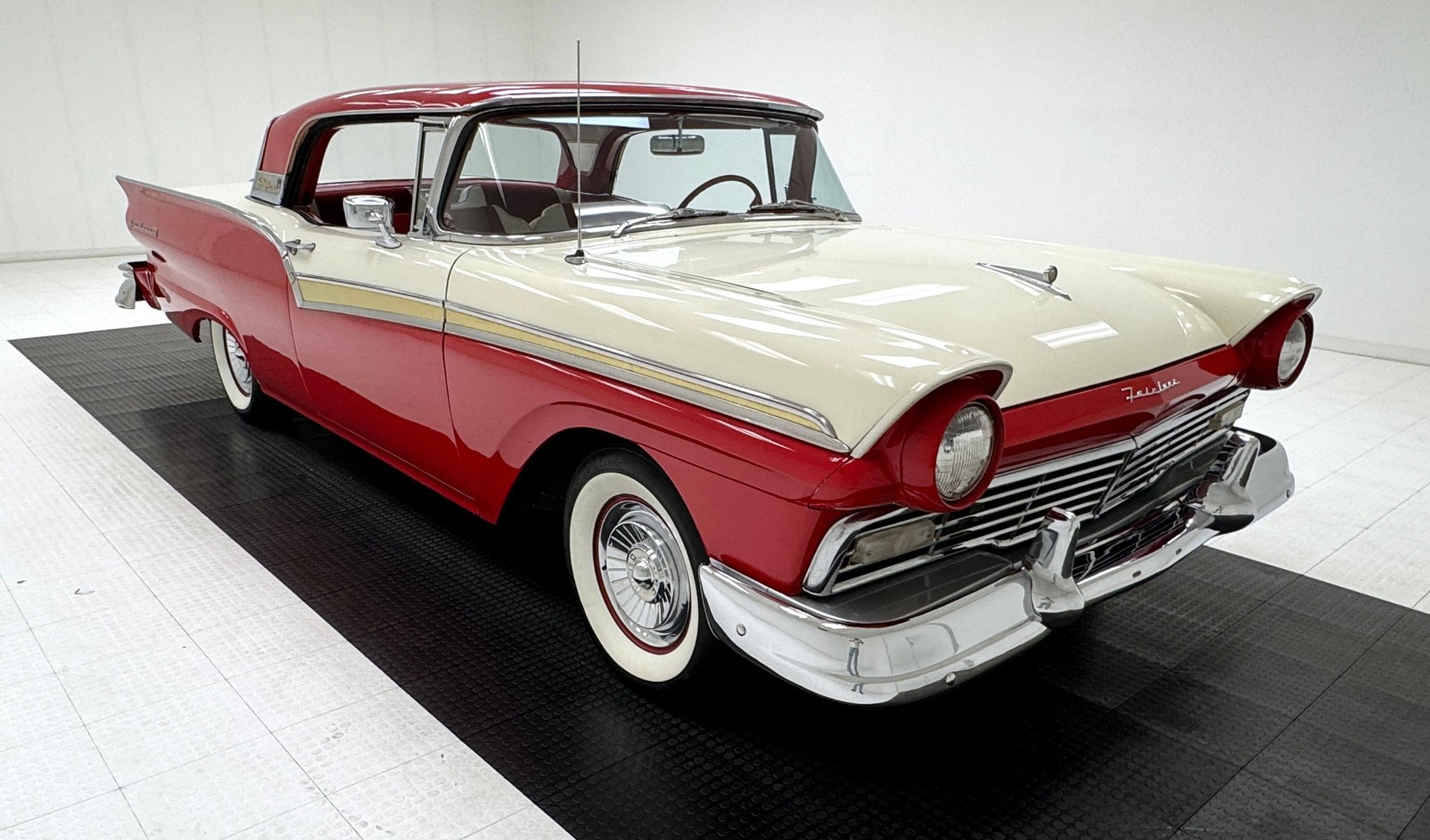 1957 Ford Fairlane - Skyliner, foto 9