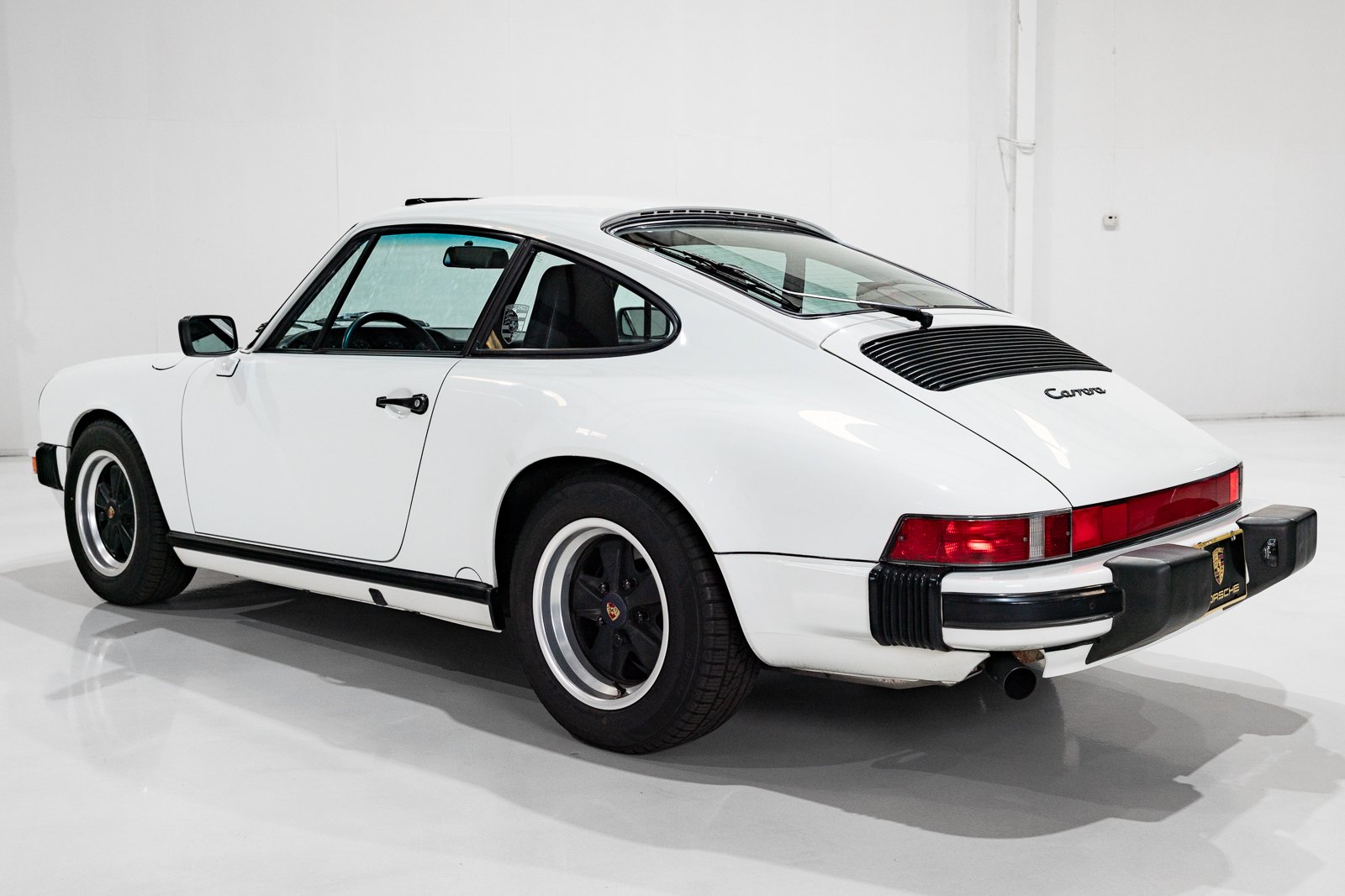 1987 Porsche 911 "G" - CARRERA 3.2 SUNROOF COUPE (G50 FIVE-SPEED, ONLY 35,950 MILES) G50 FIVE-SPEED, ONLY 35,950 MILES, foto 9