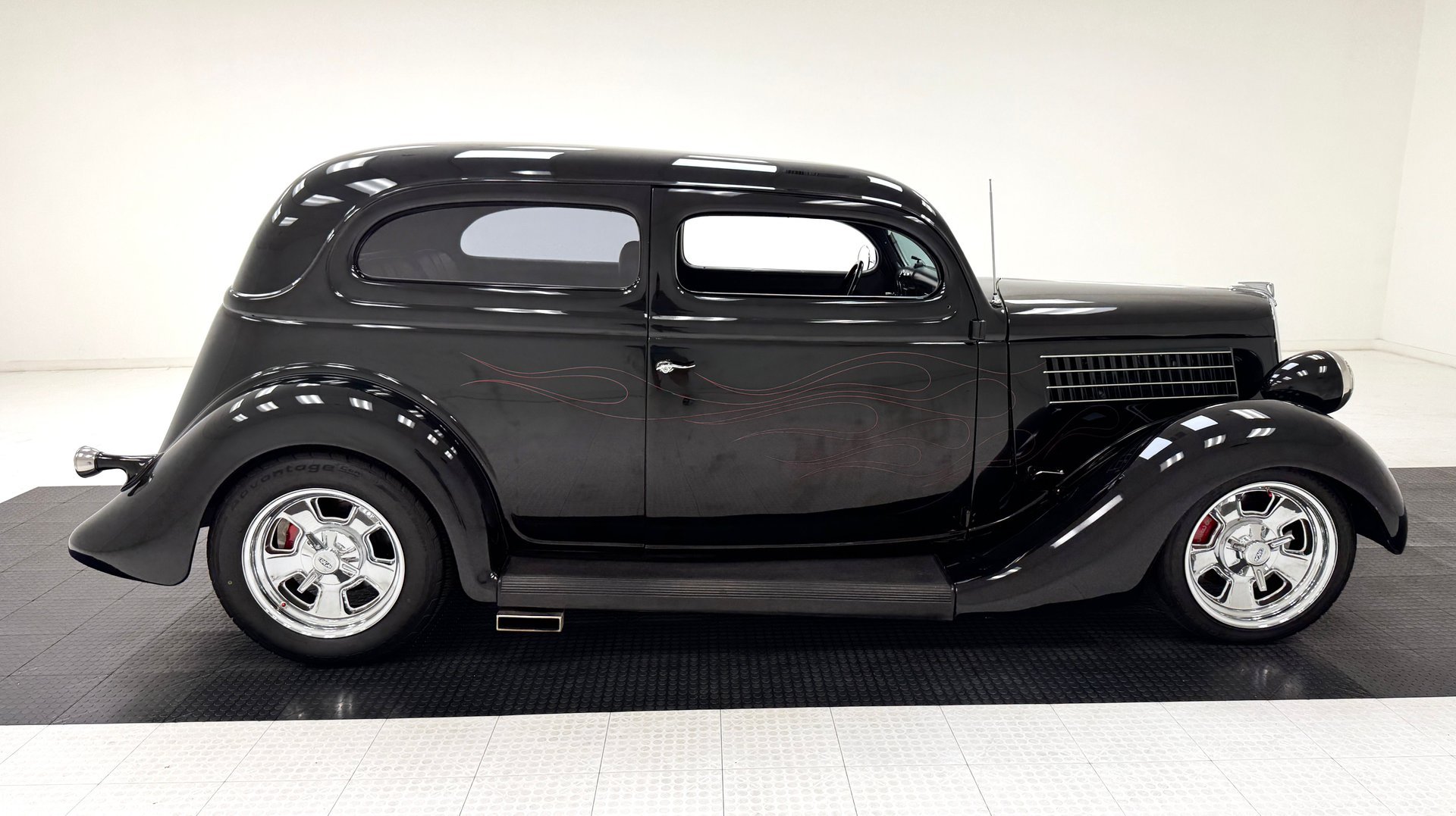1935 Ford Model 48 - Deluxe Tudor Sedan, foto 6