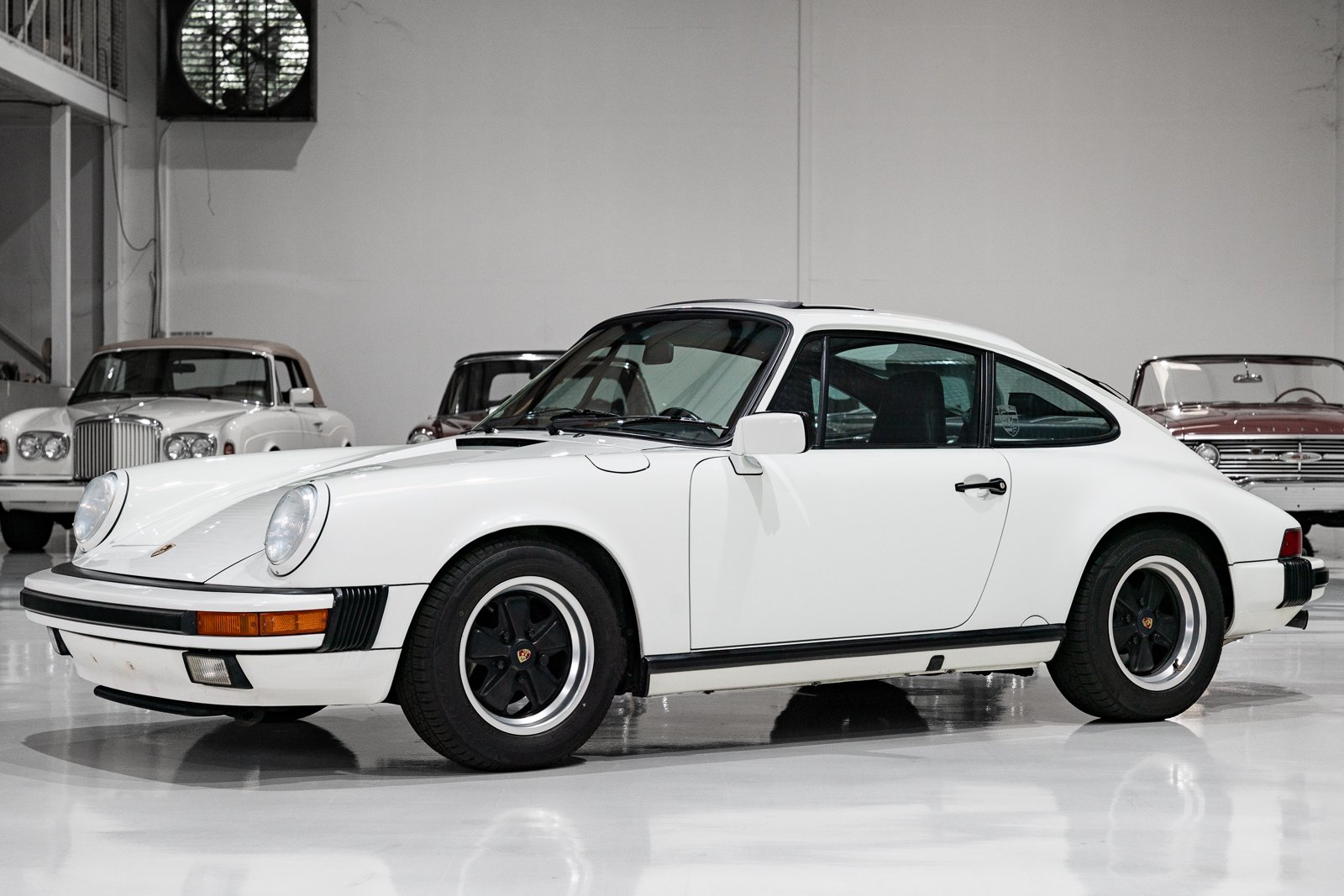 1987 Porsche 911 "G" - CARRERA 3.2 SUNROOF COUPE (G50 FIVE-SPEED, ONLY 35,950 MILES) G50 FIVE-SPEED, ONLY 35,950 MILES, foto 2