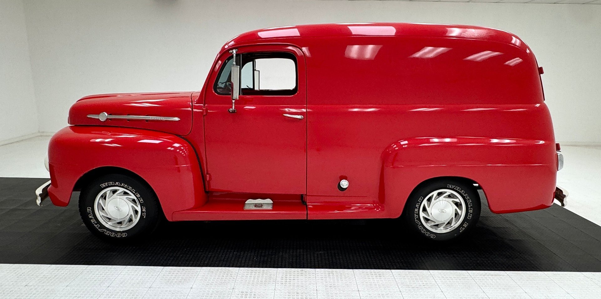 1951 Ford F 100 - Panel Delivery Truck, foto 2
