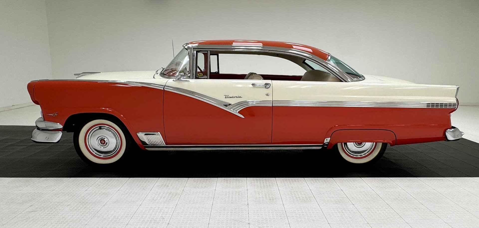 1956 Ford Fairlane - Victoria 2 Door Hardtop, foto 2