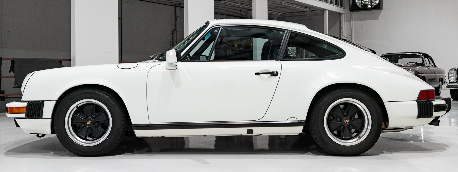 1987 Porsche 911 "G" - CARRERA 3.2 SUNROOF COUPE (G50 FIVE-SPEED, ONLY 35,950 MILES) G50 FIVE-SPEED, ONLY 35,950 MILES, foto 10